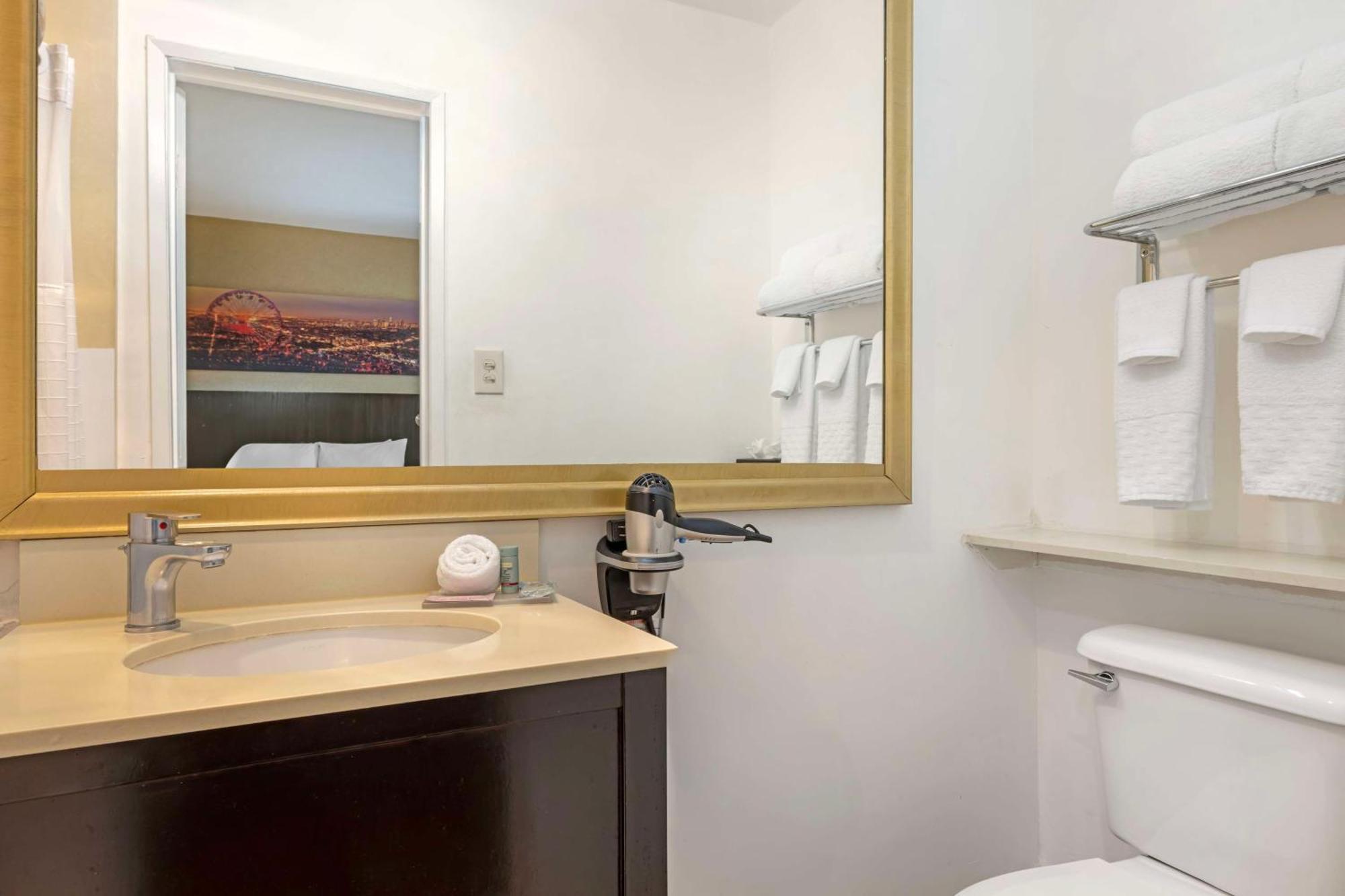 Queen Suite with Two Queen Beds and Sofa Bed - Balcony/Non-Smoking