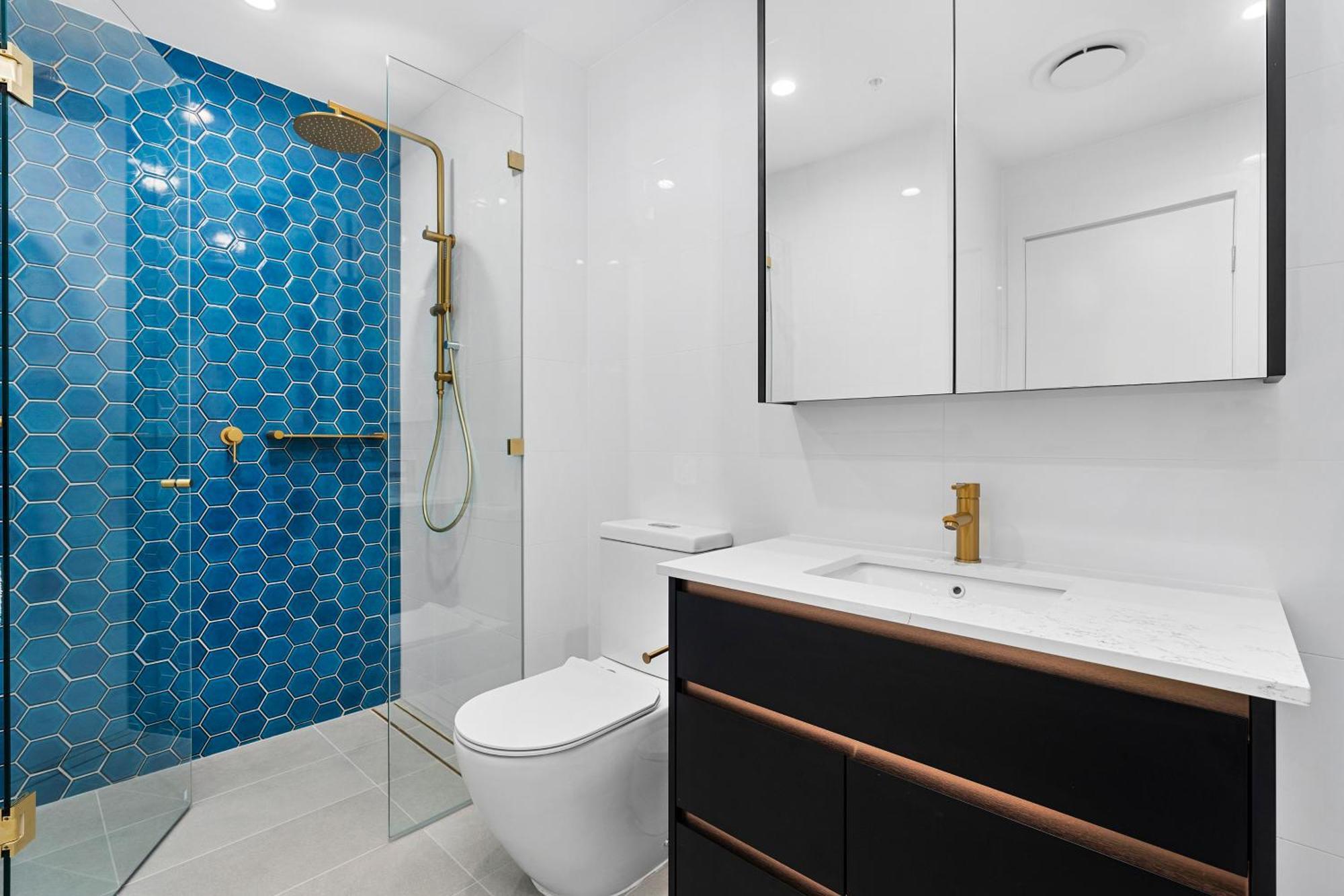 One-Bedroom King with Urban View