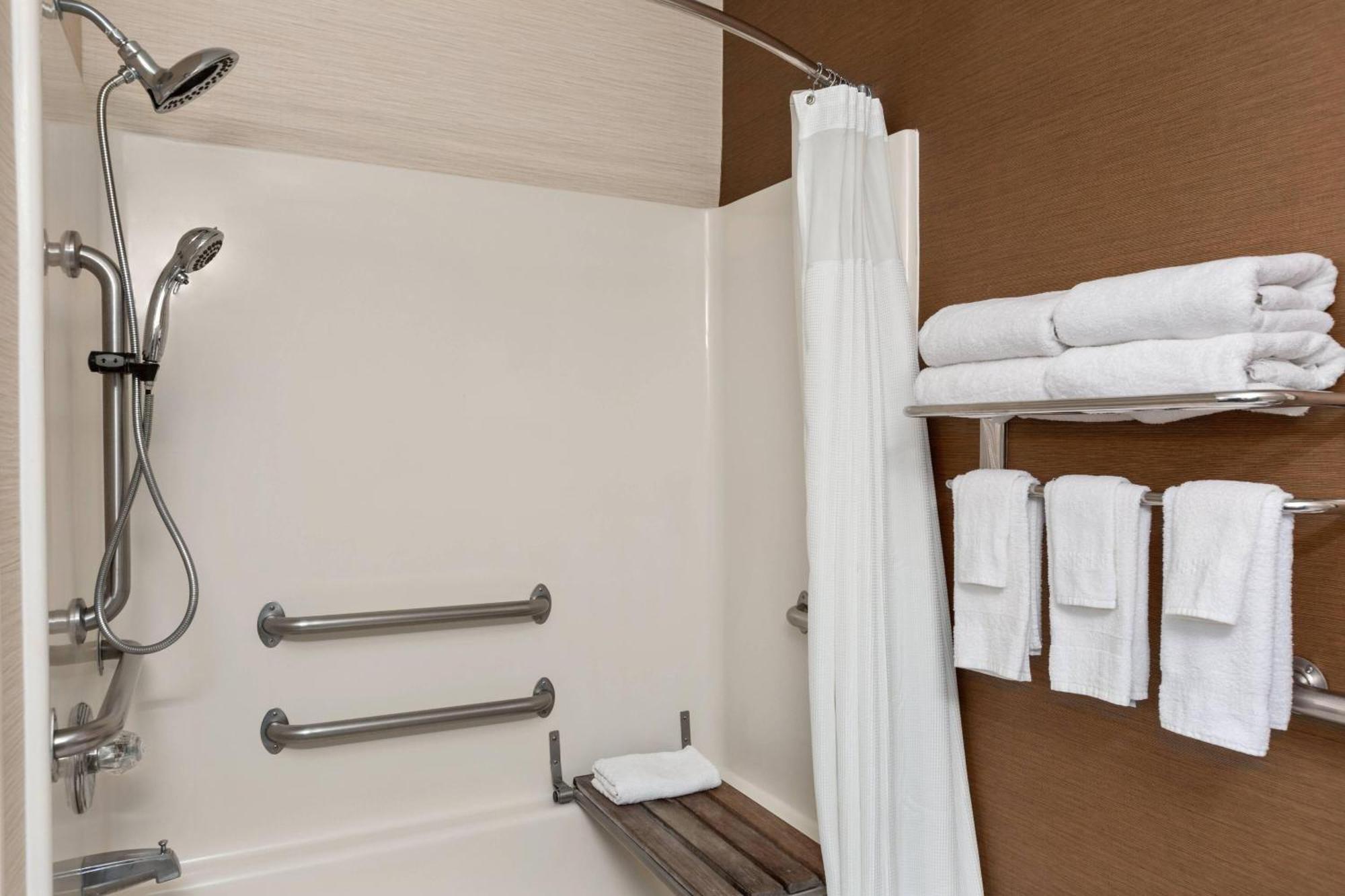 Queen Room with Roll-In Shower - Mobility Access