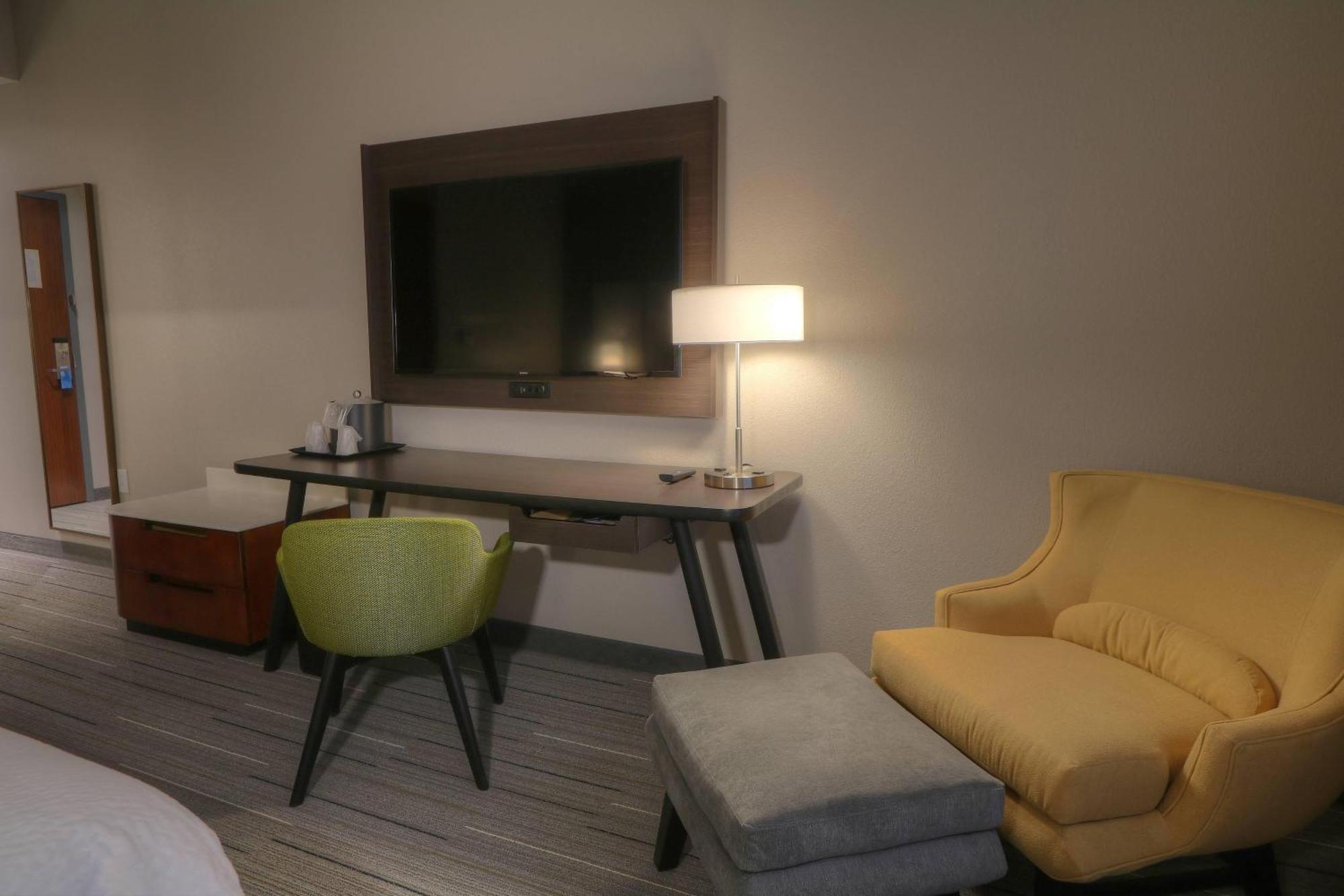 King Room with Roll-In Shower - Mobility Access/Hearing Accessible
