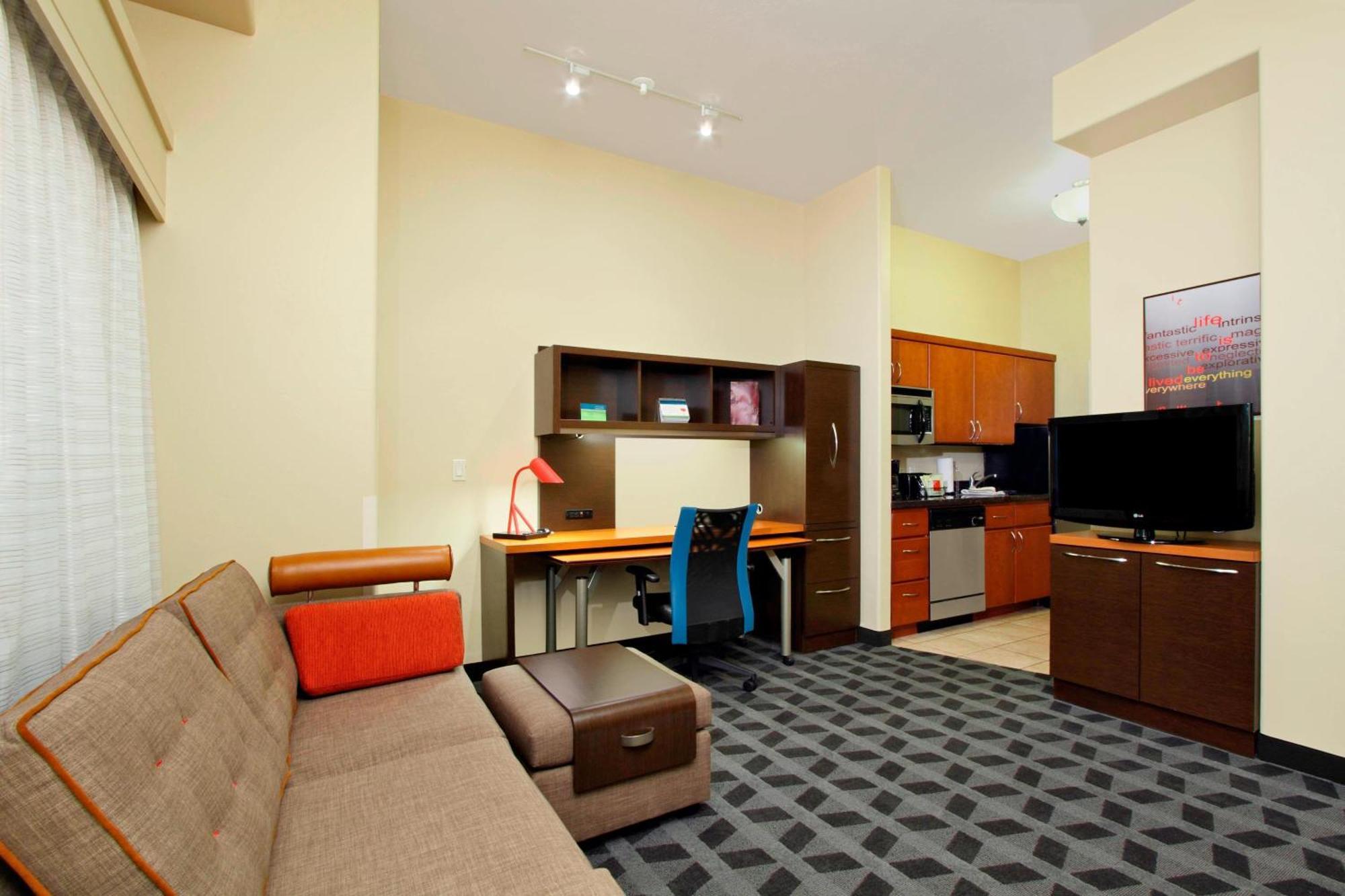 One-Bedroom King Suite with Sofa Bed and Adapted Tub - Mobility and Hearing Accessible