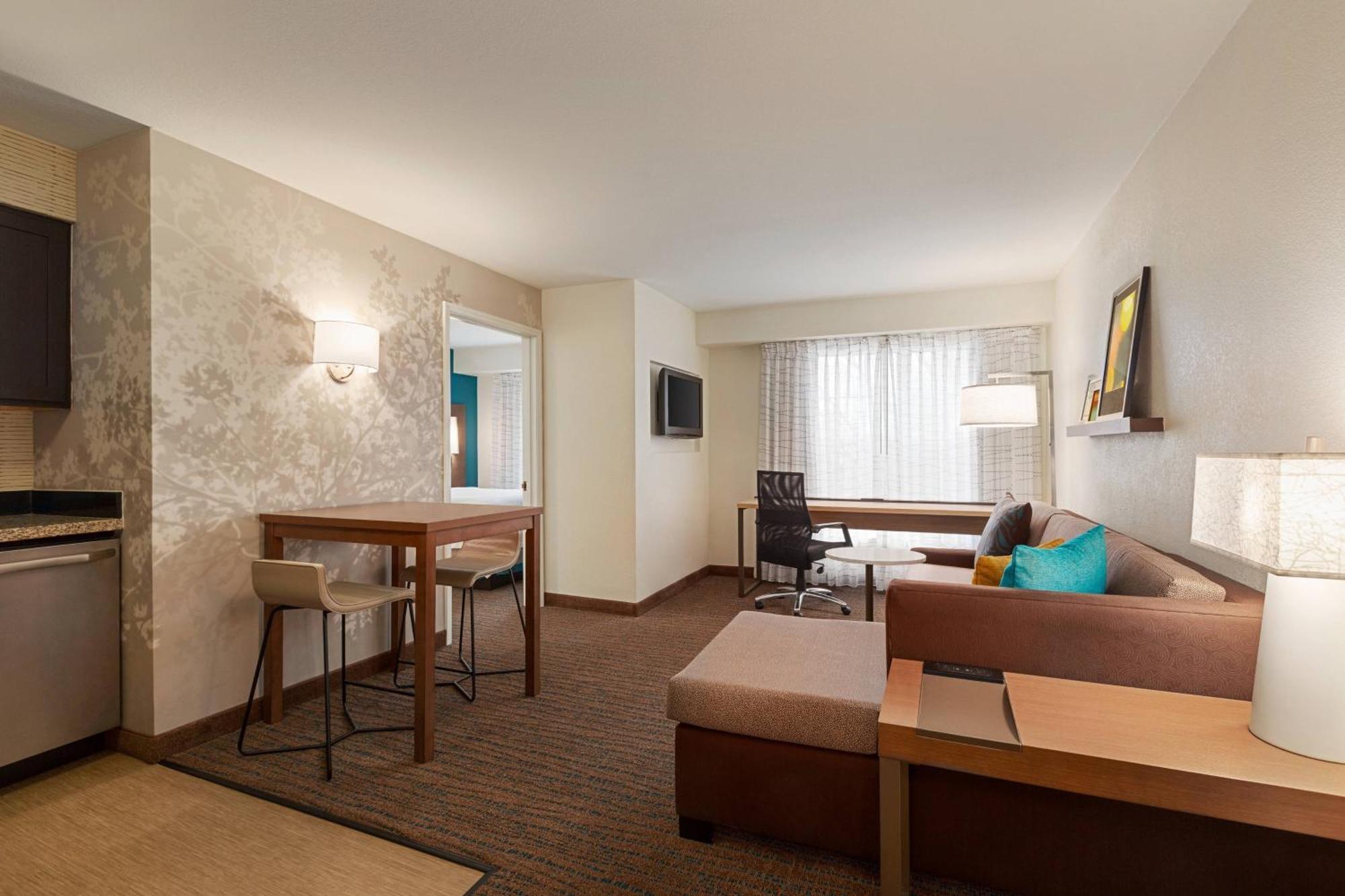 One-Bedroom Queen Suite Sofa Bed