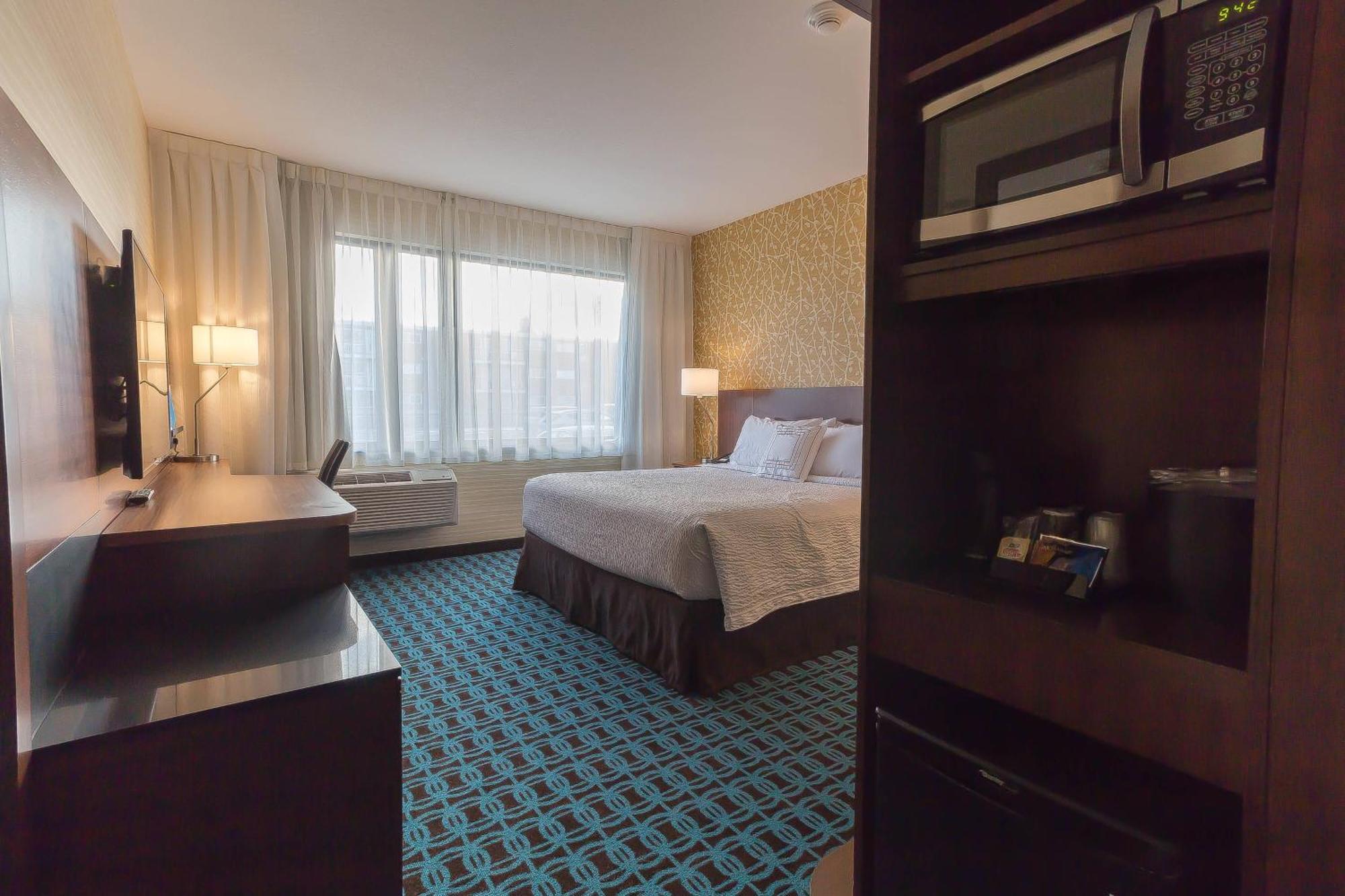 King Room with Roll-In Shower - Mobility Access/Hearing Accessible