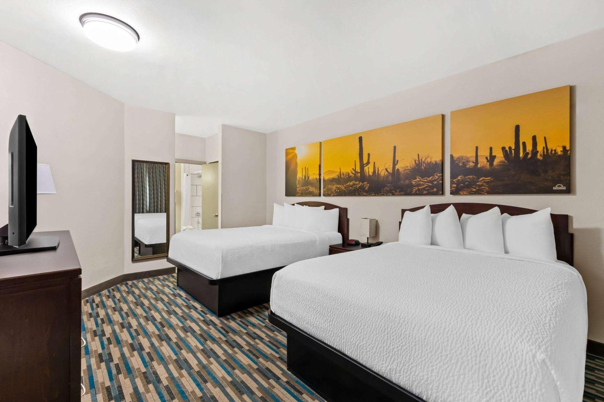 Studio Queen Suite Two Queen Beds Non-Smoking No Pets Allowed