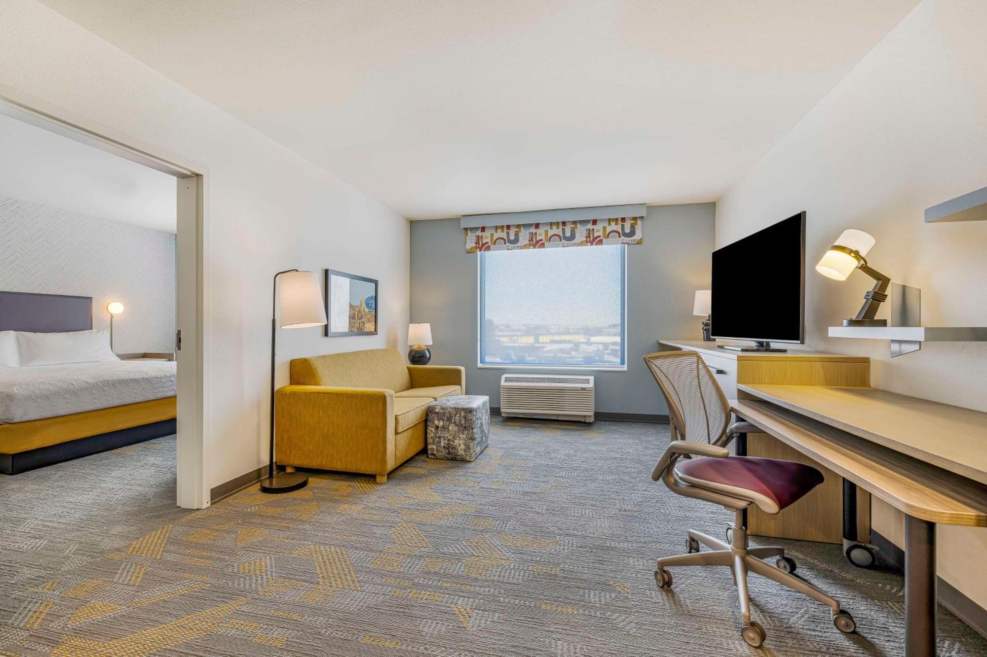 One-Bedroom King Suite with Bath Tub and Mountain View