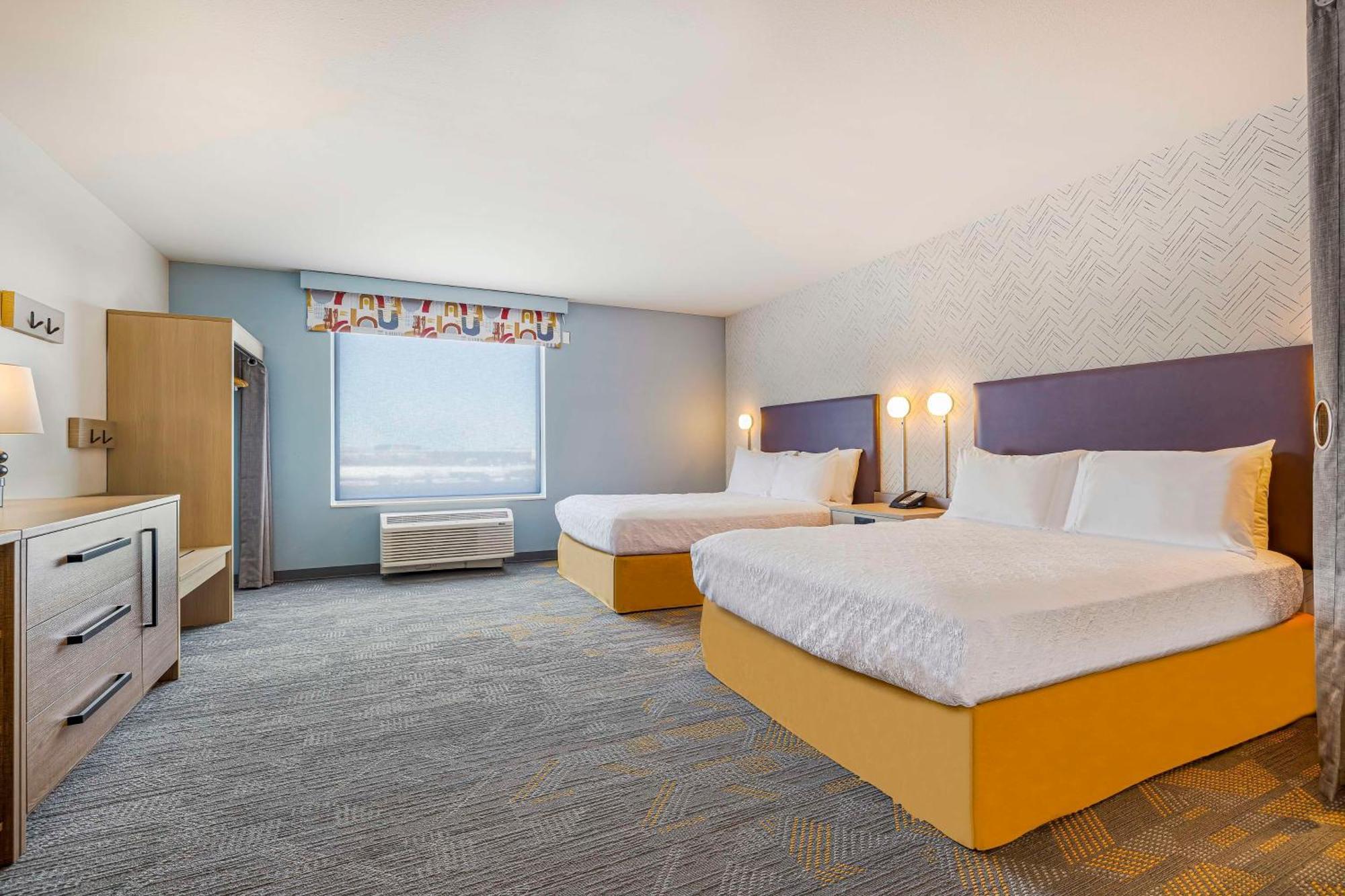 Queen Studio Suite with Mountain View - Hearing Accessible