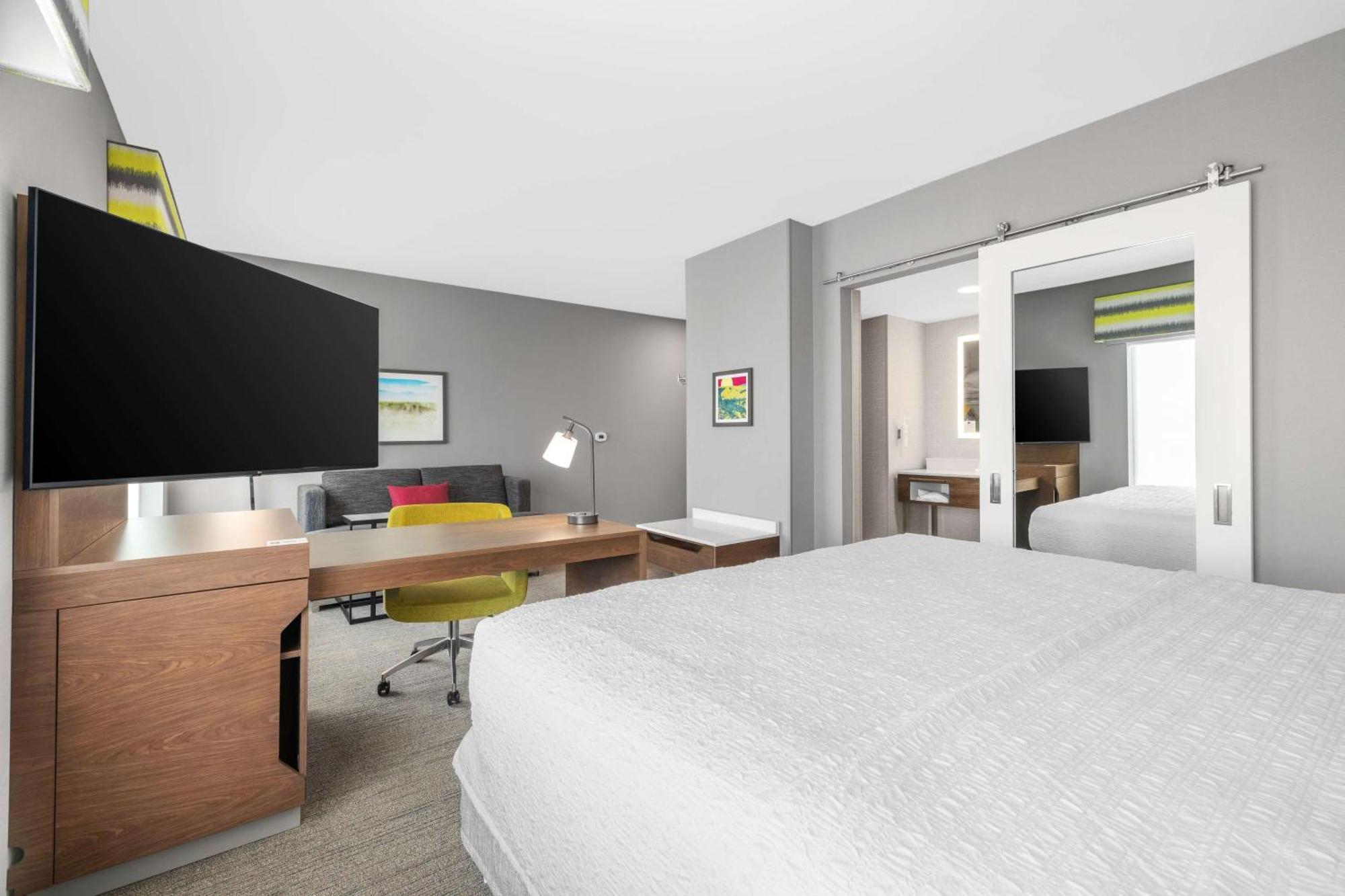 King Studio with Sofa Bed - Hearing Accessible