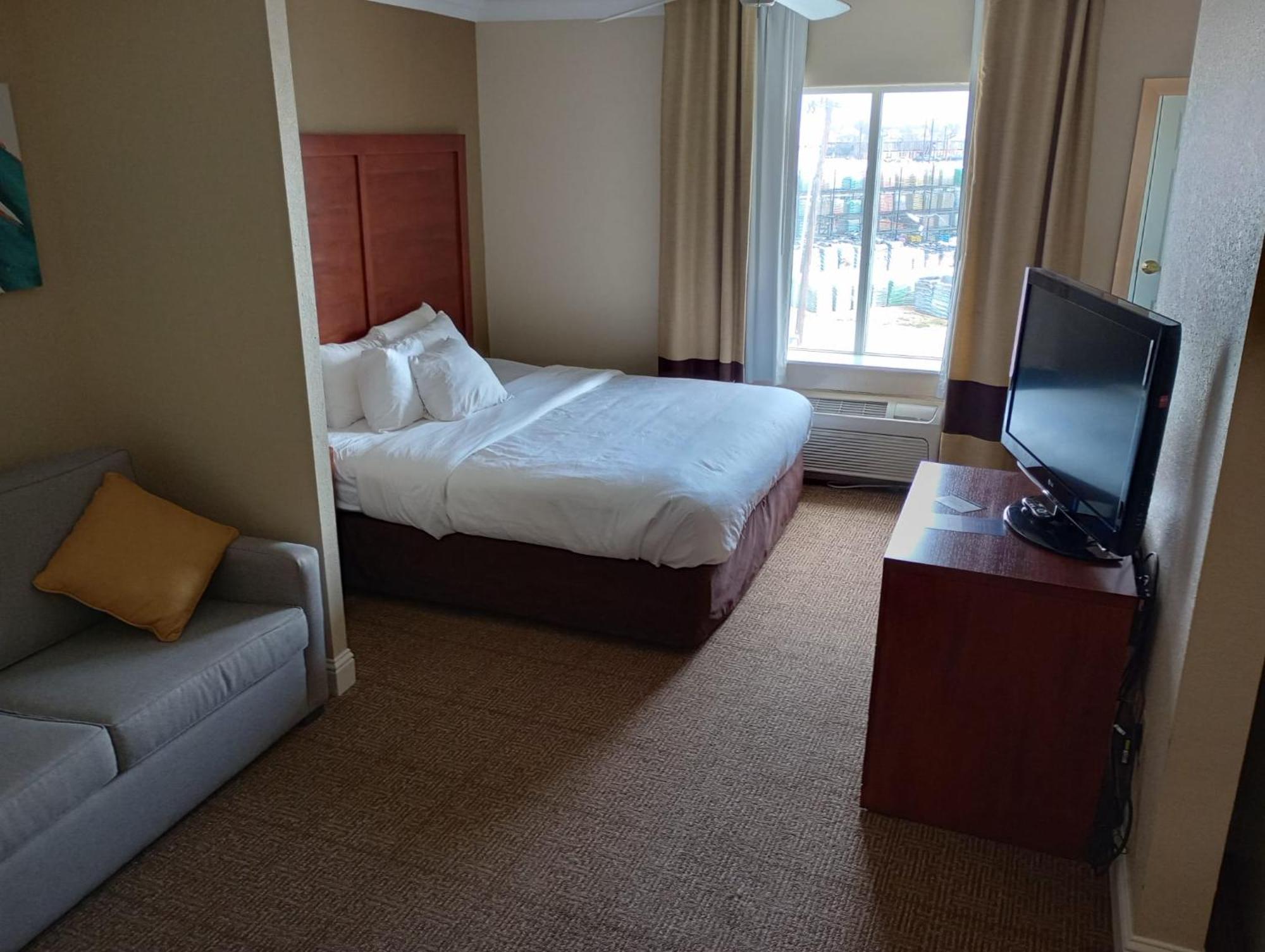 Deluxe King Suite