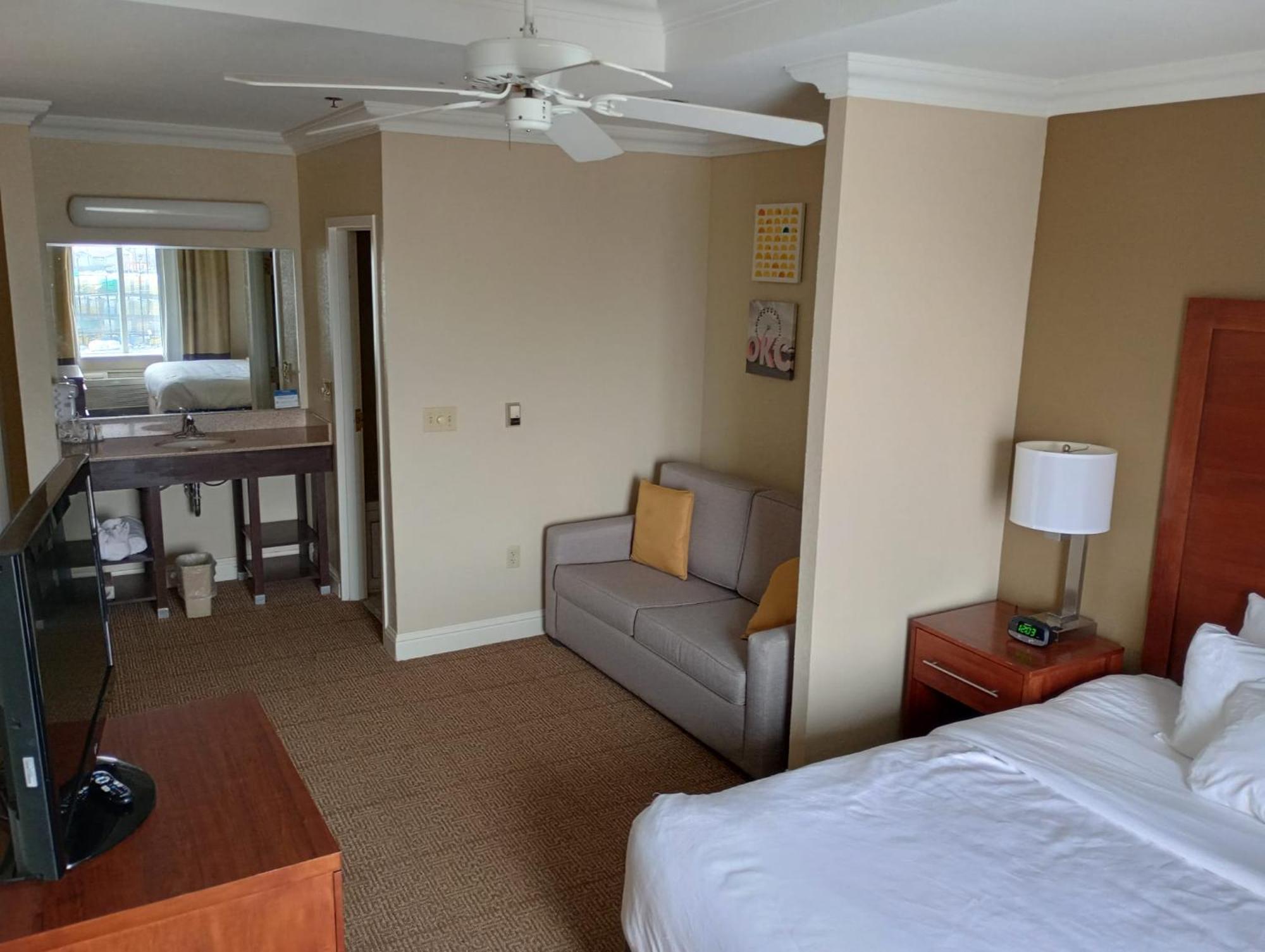 Deluxe King Suite