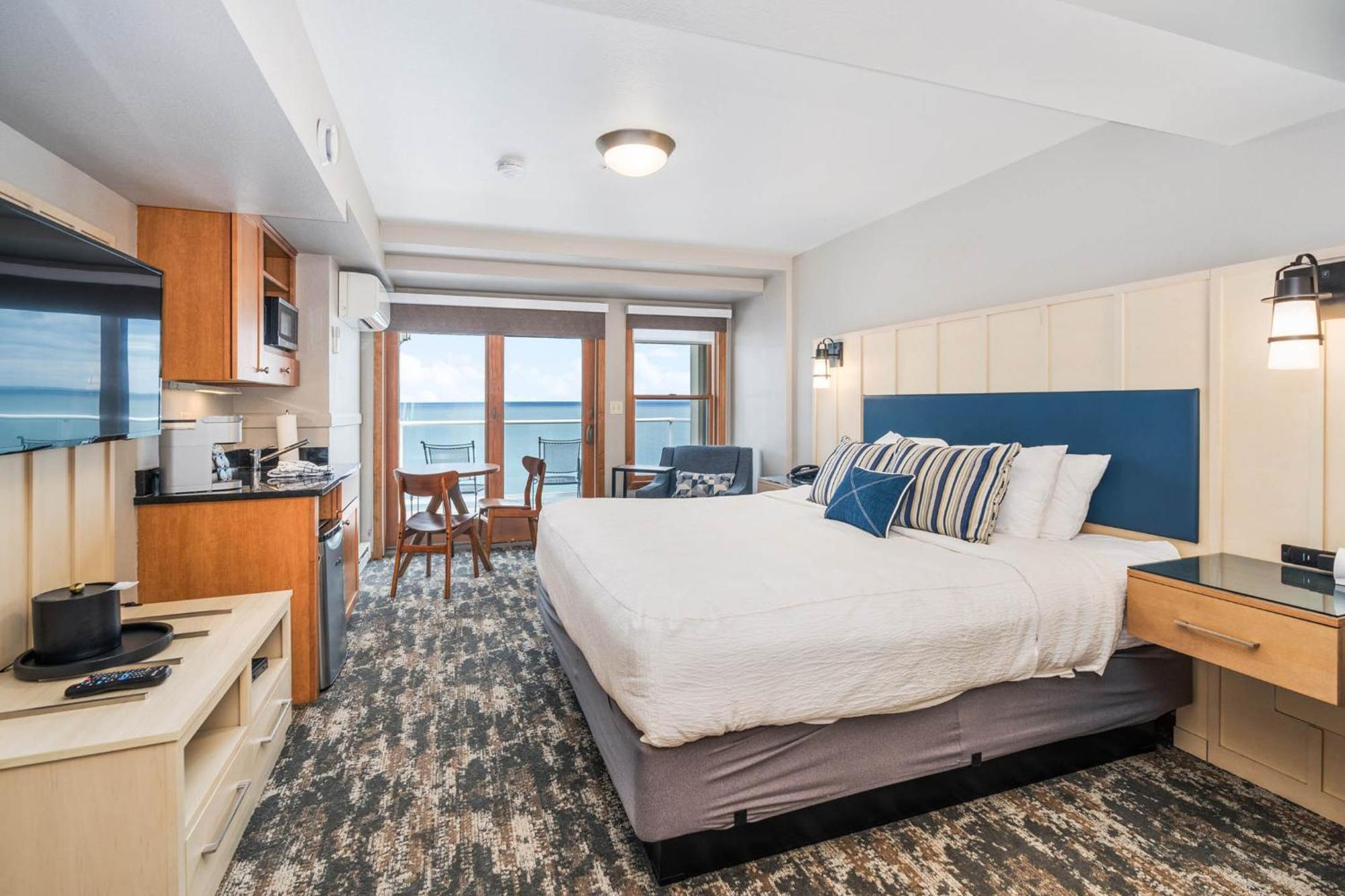Suite with Lake View
