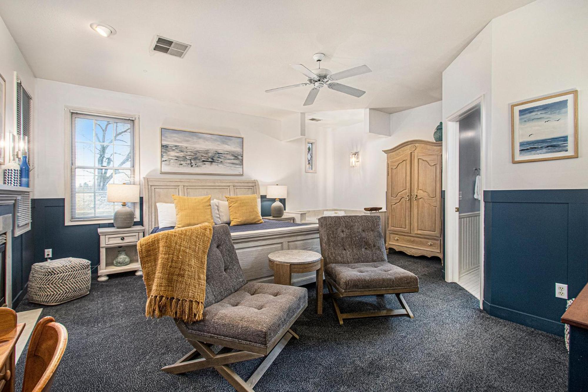 Deluxe Suite with Spa Bath