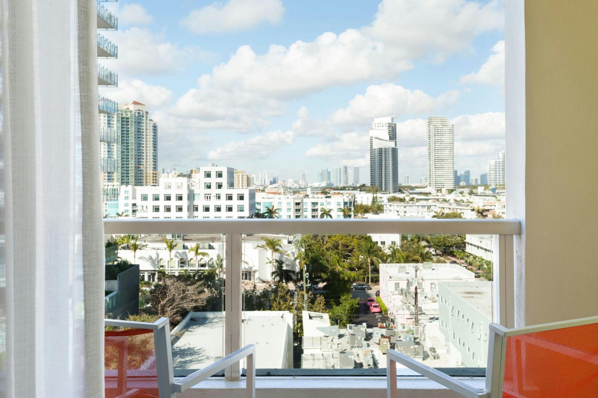 King Room with Skyline View and Adapted Tub - Mobility and Hearing Accessible