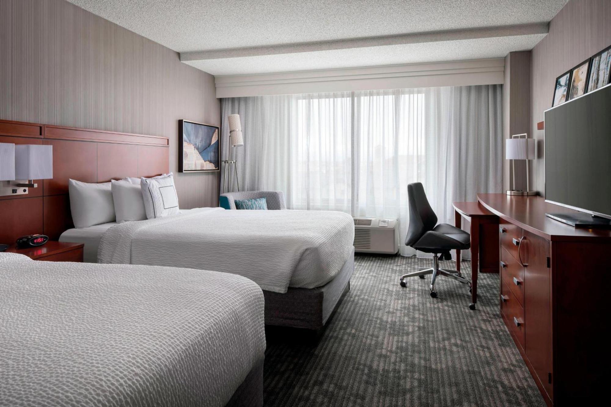 Queen Room with Two Queen Beds - Hearing Accessible