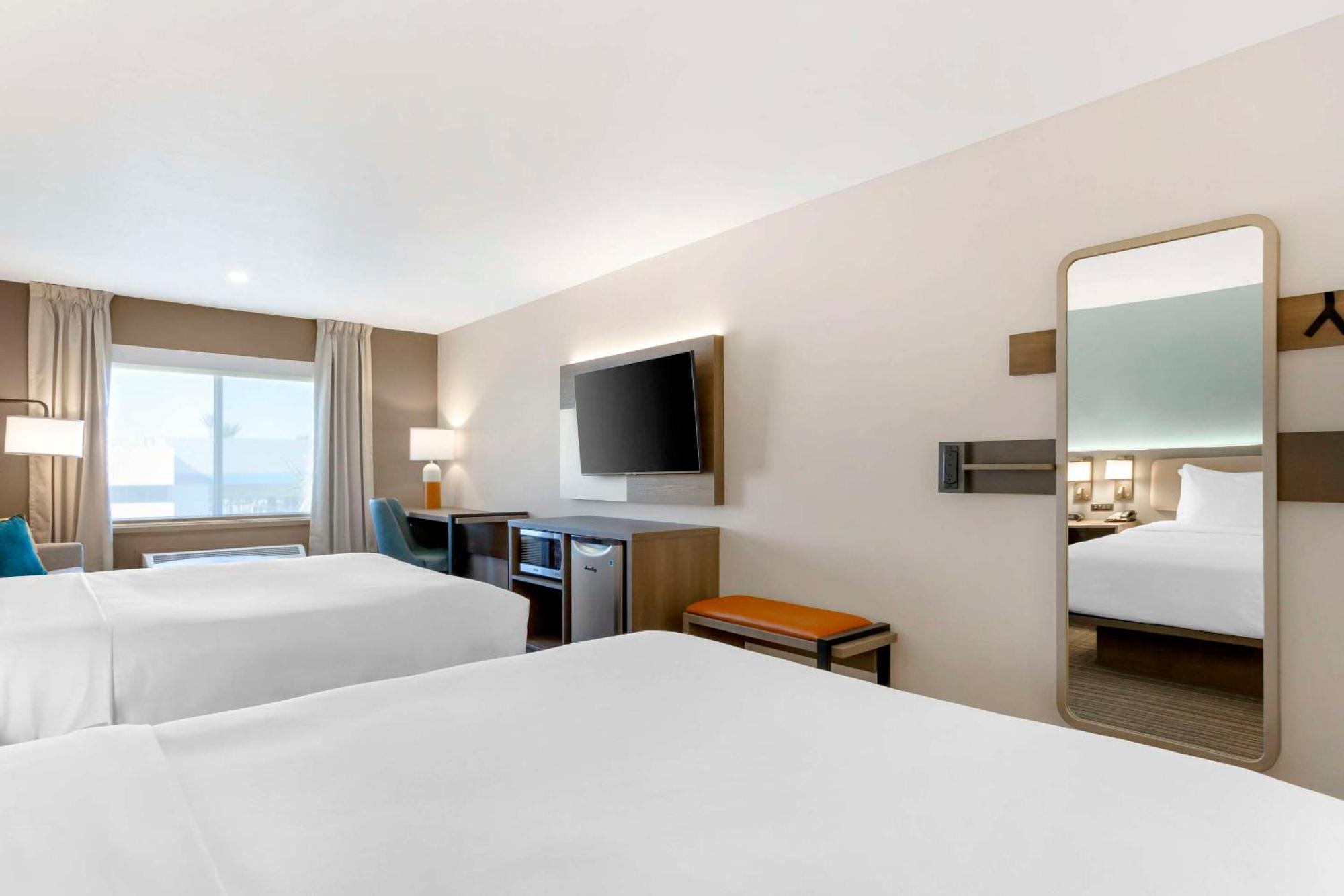 Queen Suite Two Queen Beds Non-Smoking