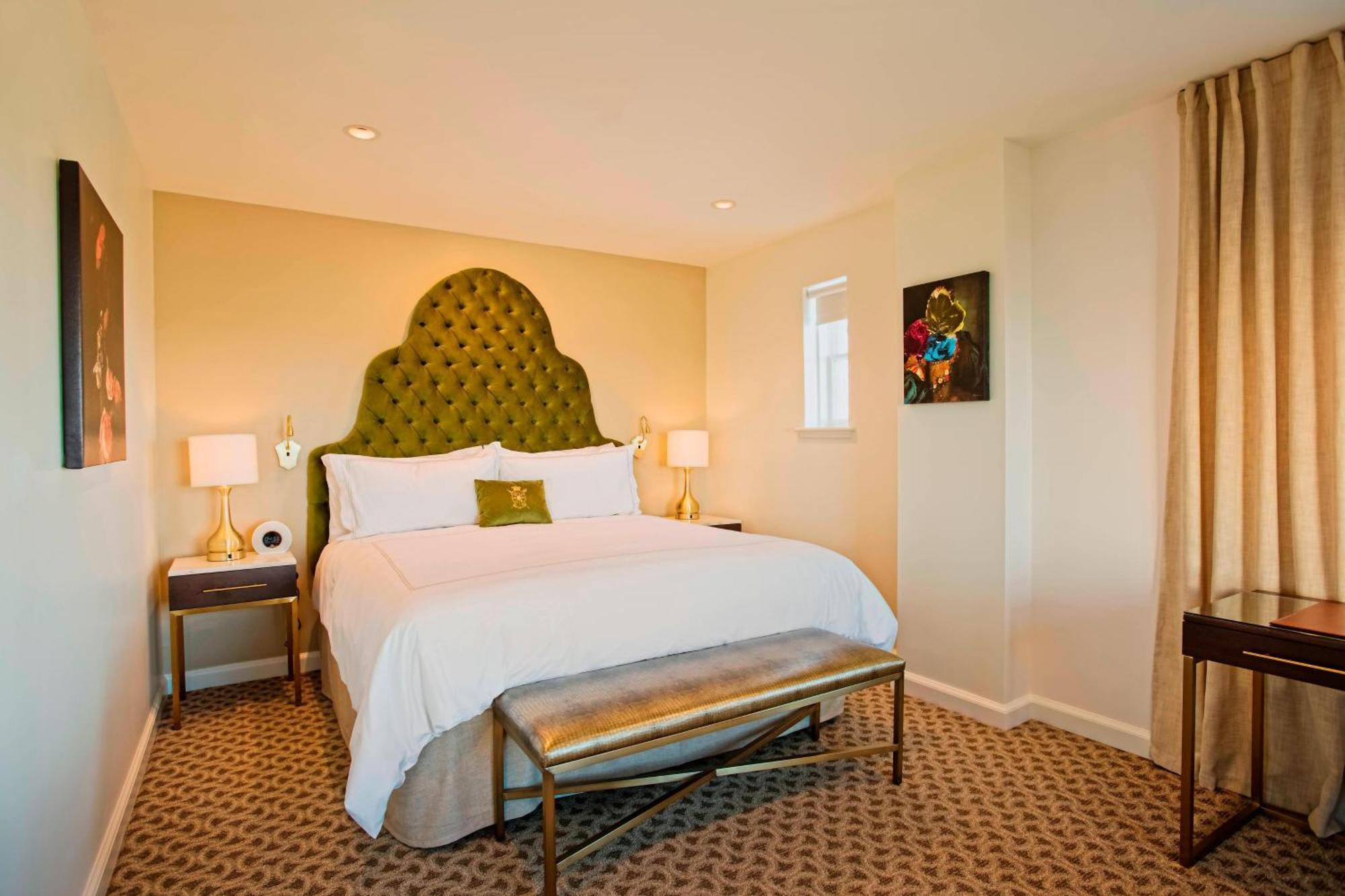 One-Bedroom King Suite