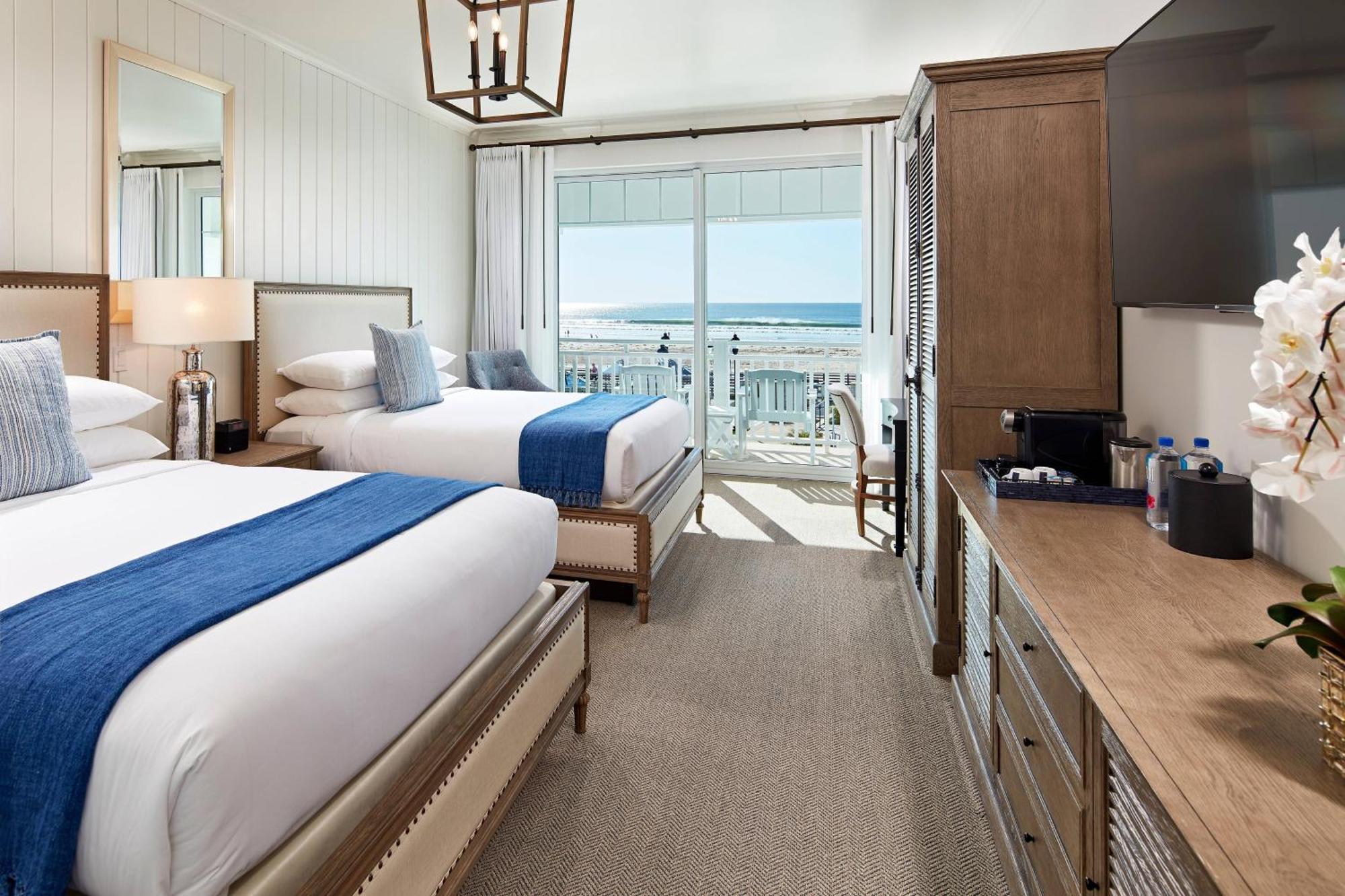 Premium Guest room 2 Queen Sofa bed Ocean view Balcony