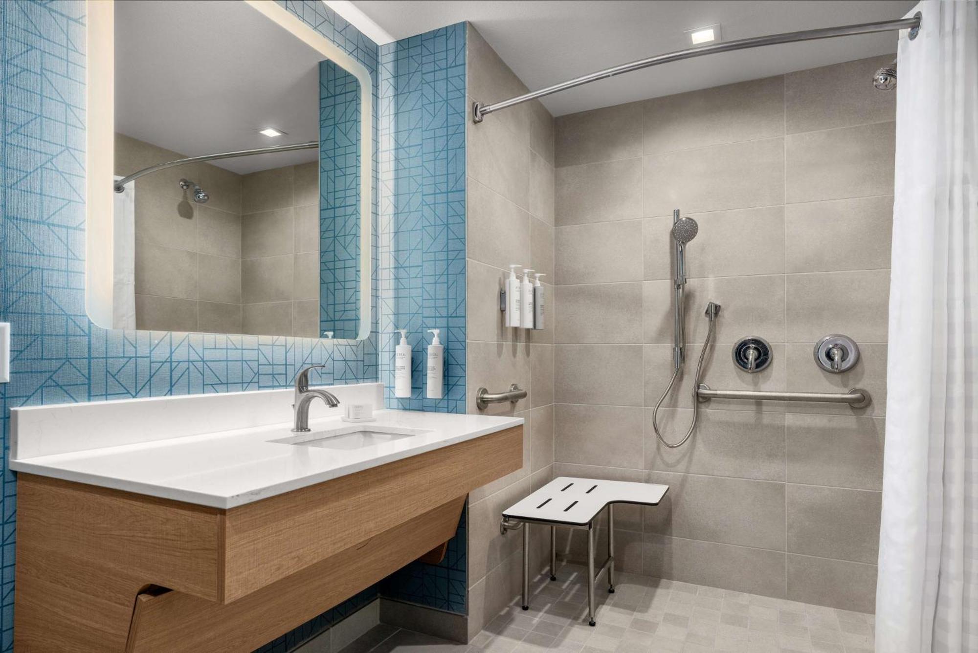 King Studio with Roll-In Shower - Mobility Accessible
