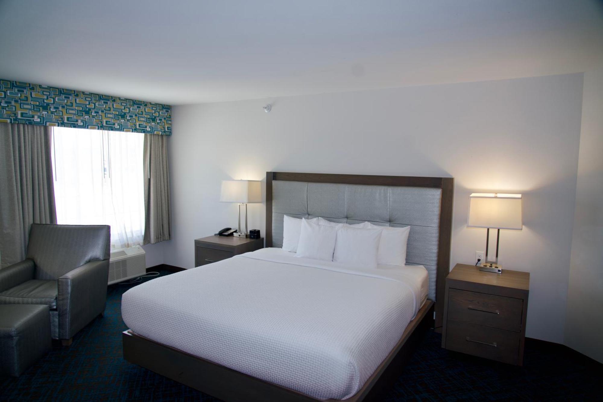 One-Bedroom King Suite Non-Smoking