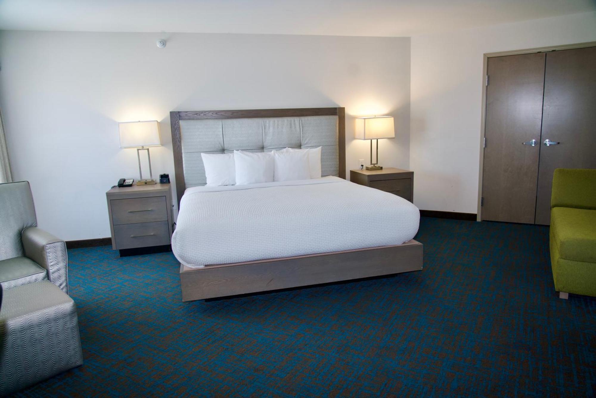 One-Bedroom King Suite Non-Smoking
