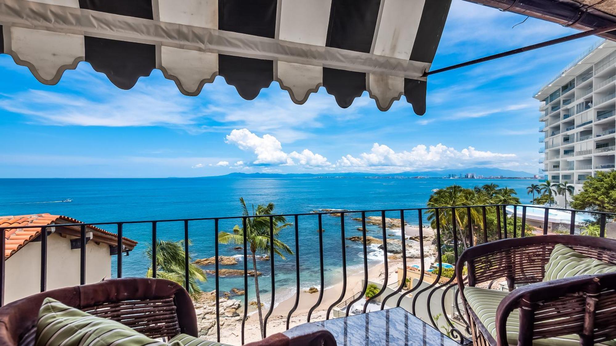 Deluxe Suite with Sea View