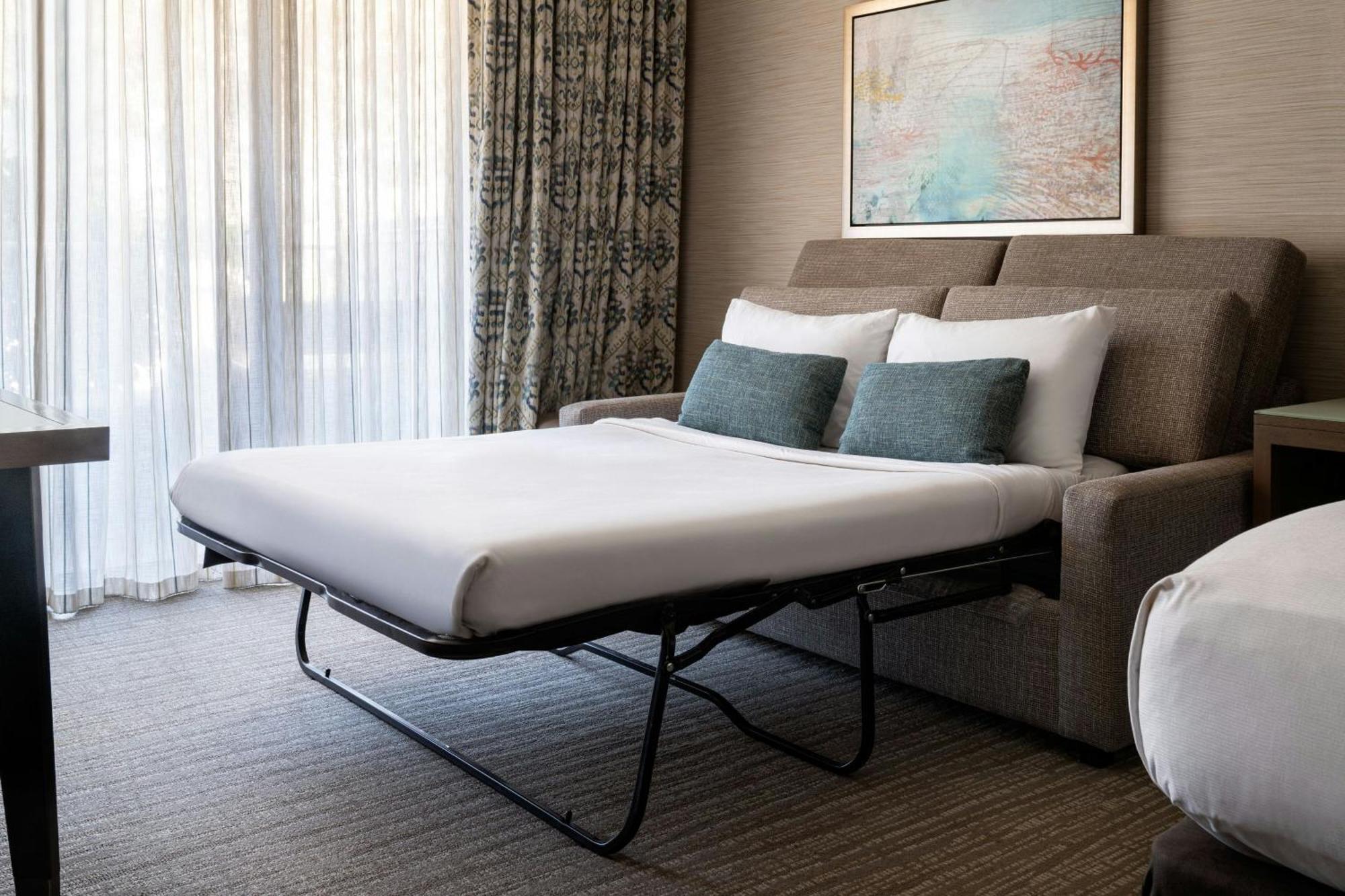 Guest room, 1 King, Sofa bed, Pool view