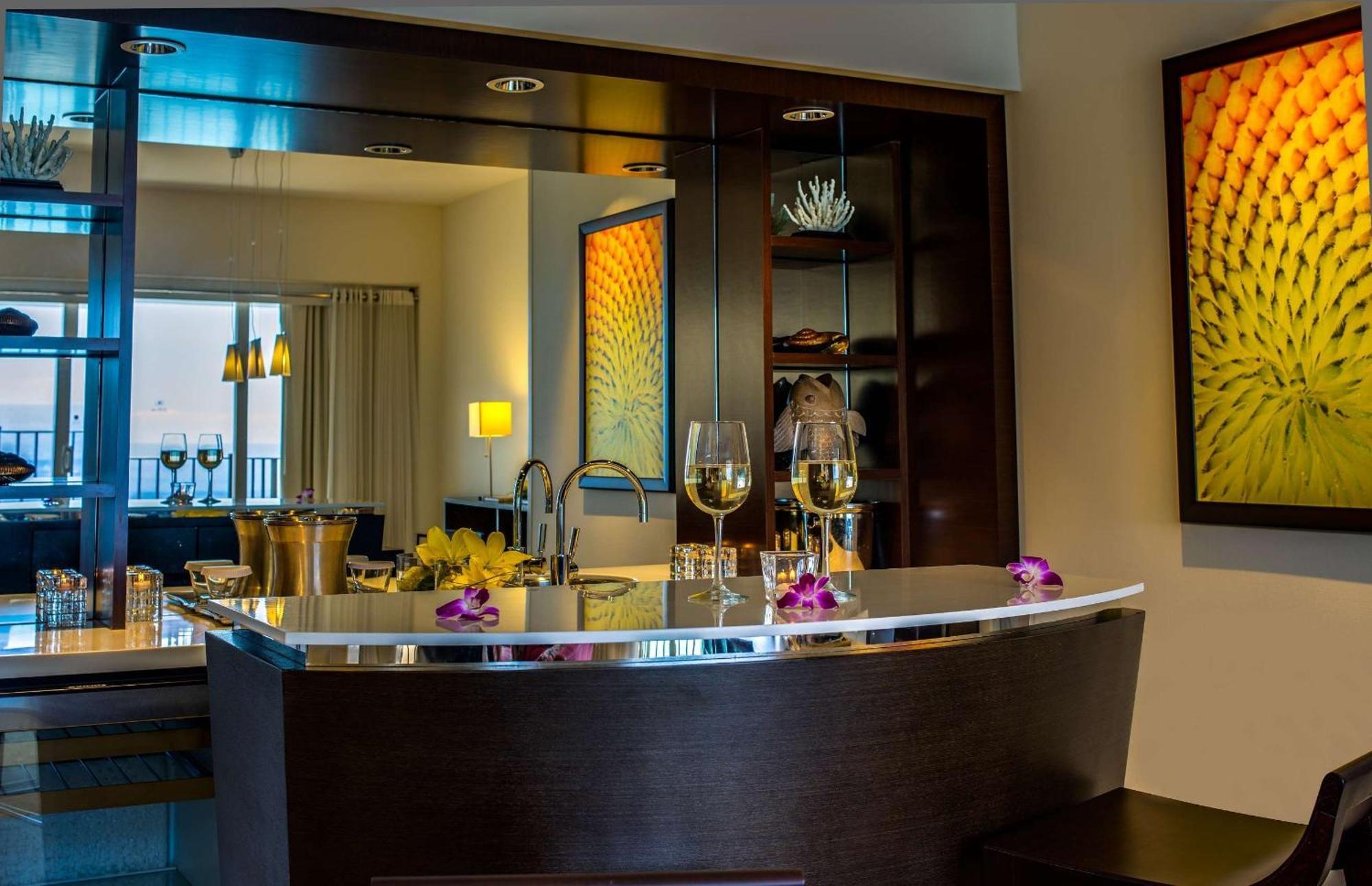 Premium King Suite Mountain View