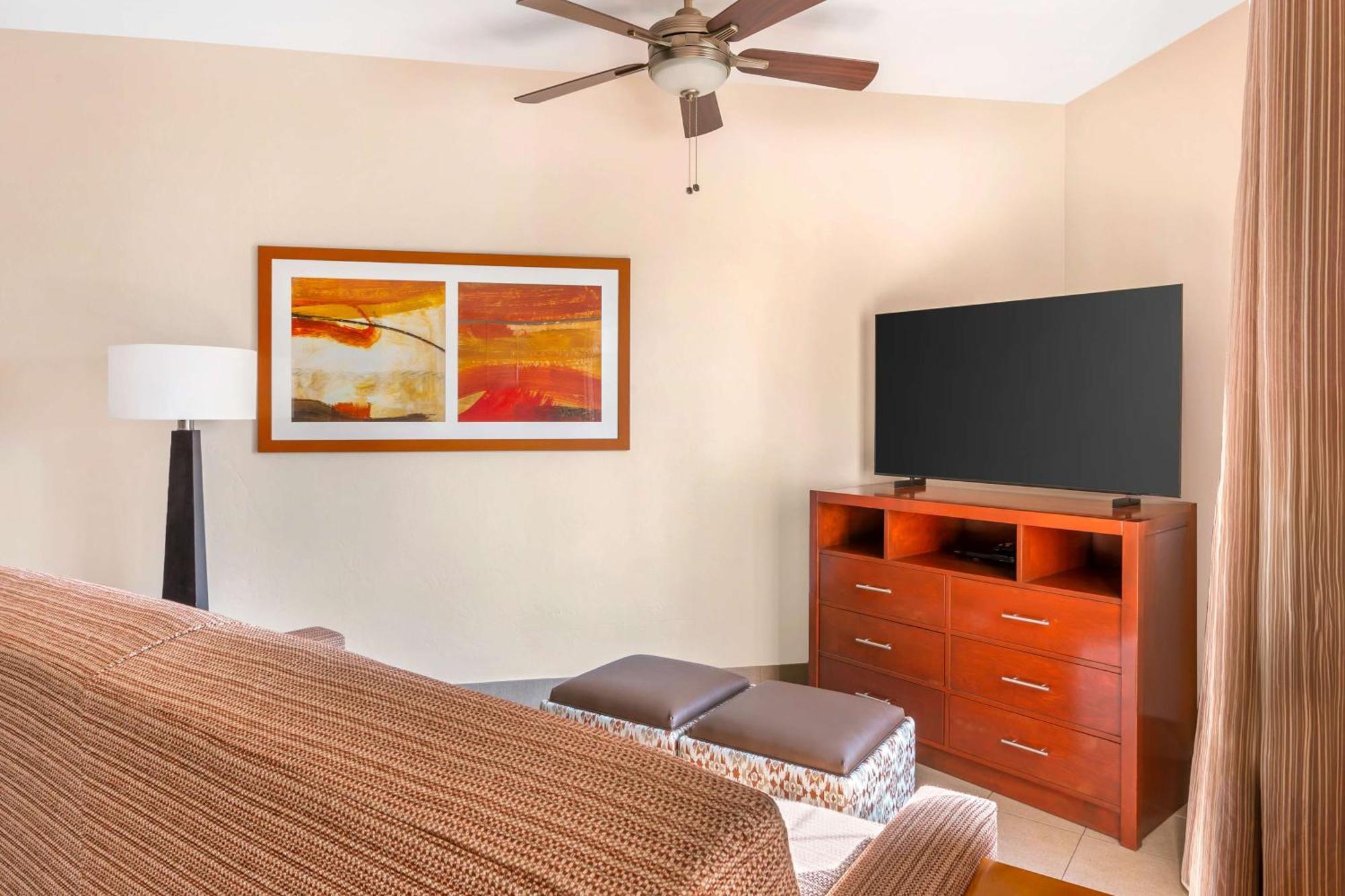 2 BEDROOM 2 KING SUITE SOFABED