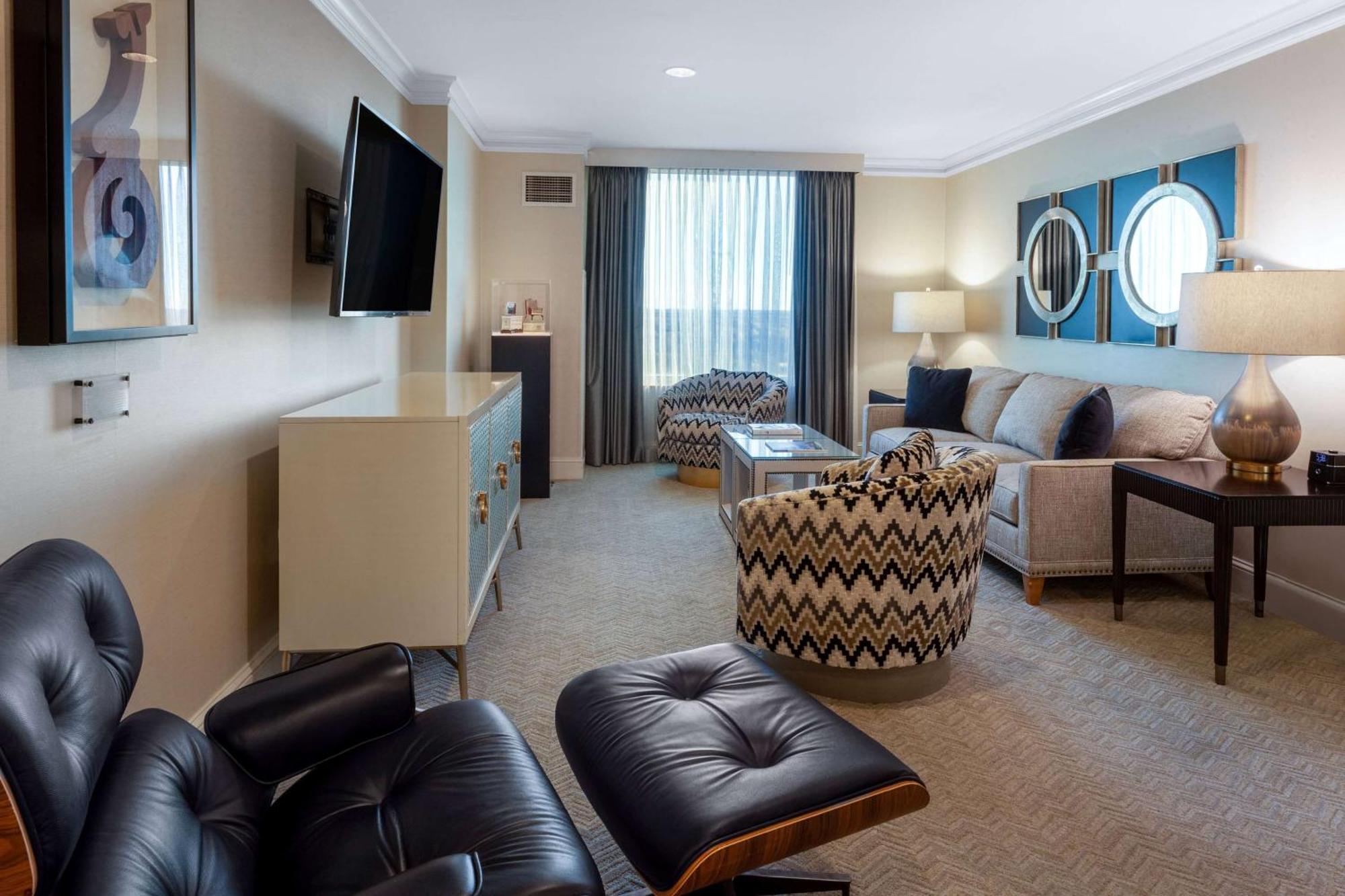 One-Bedroom King Suite Non-Smoking