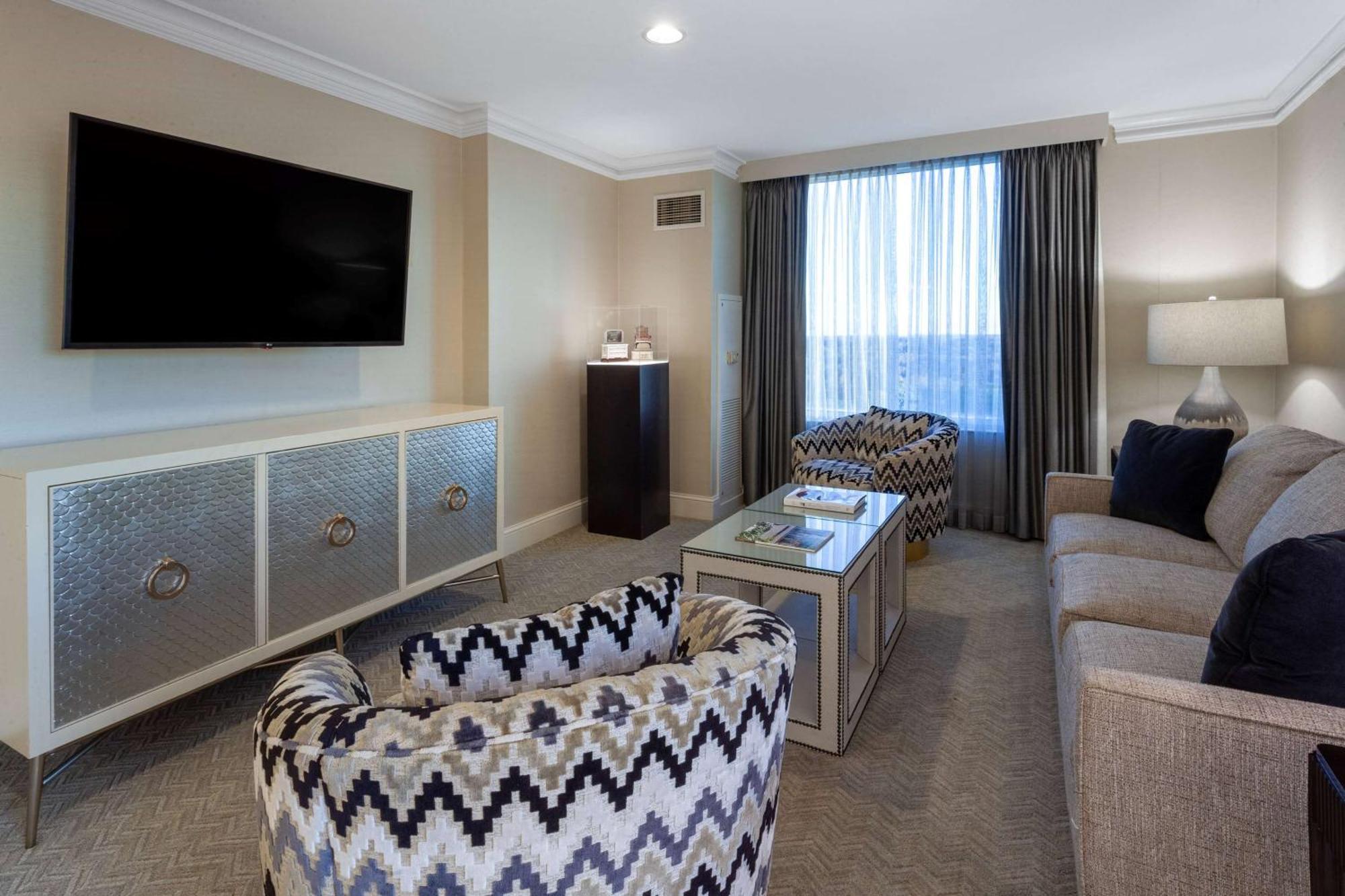One-Bedroom King Suite Non-Smoking