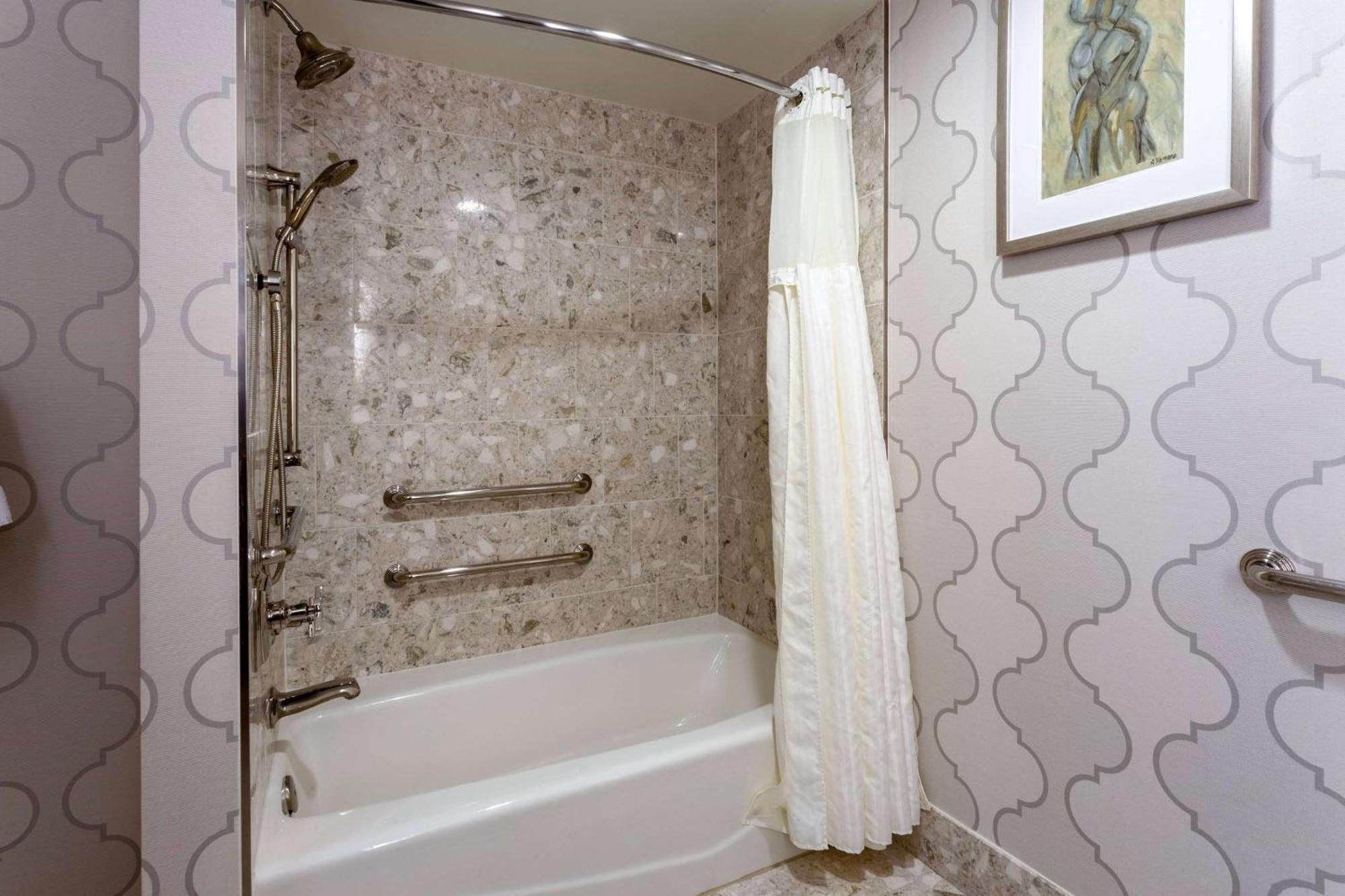 King Room Mobility or Hearing Access Bathtub Grab Bars Non-Smoking