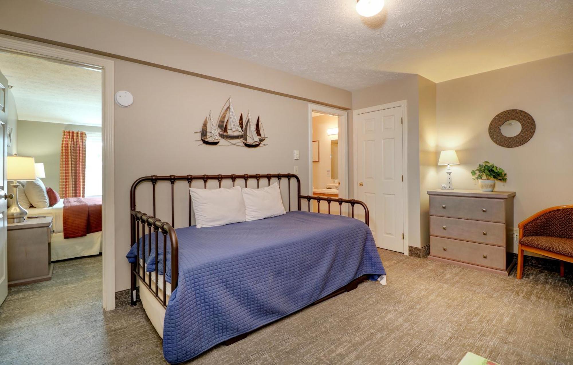 2-Bedroom Loft Suite or King bed