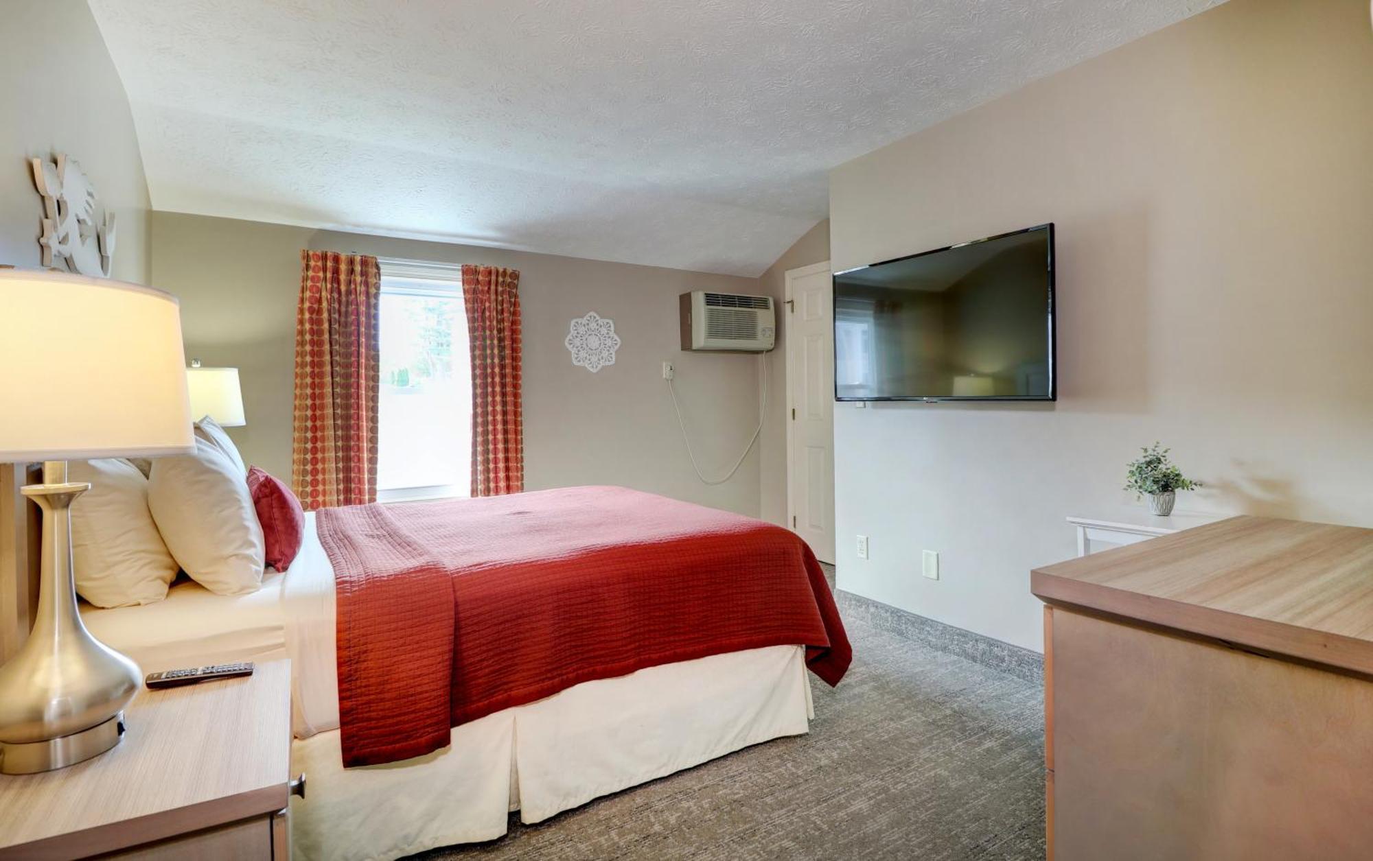 2-Bedroom Loft Suite or King bed