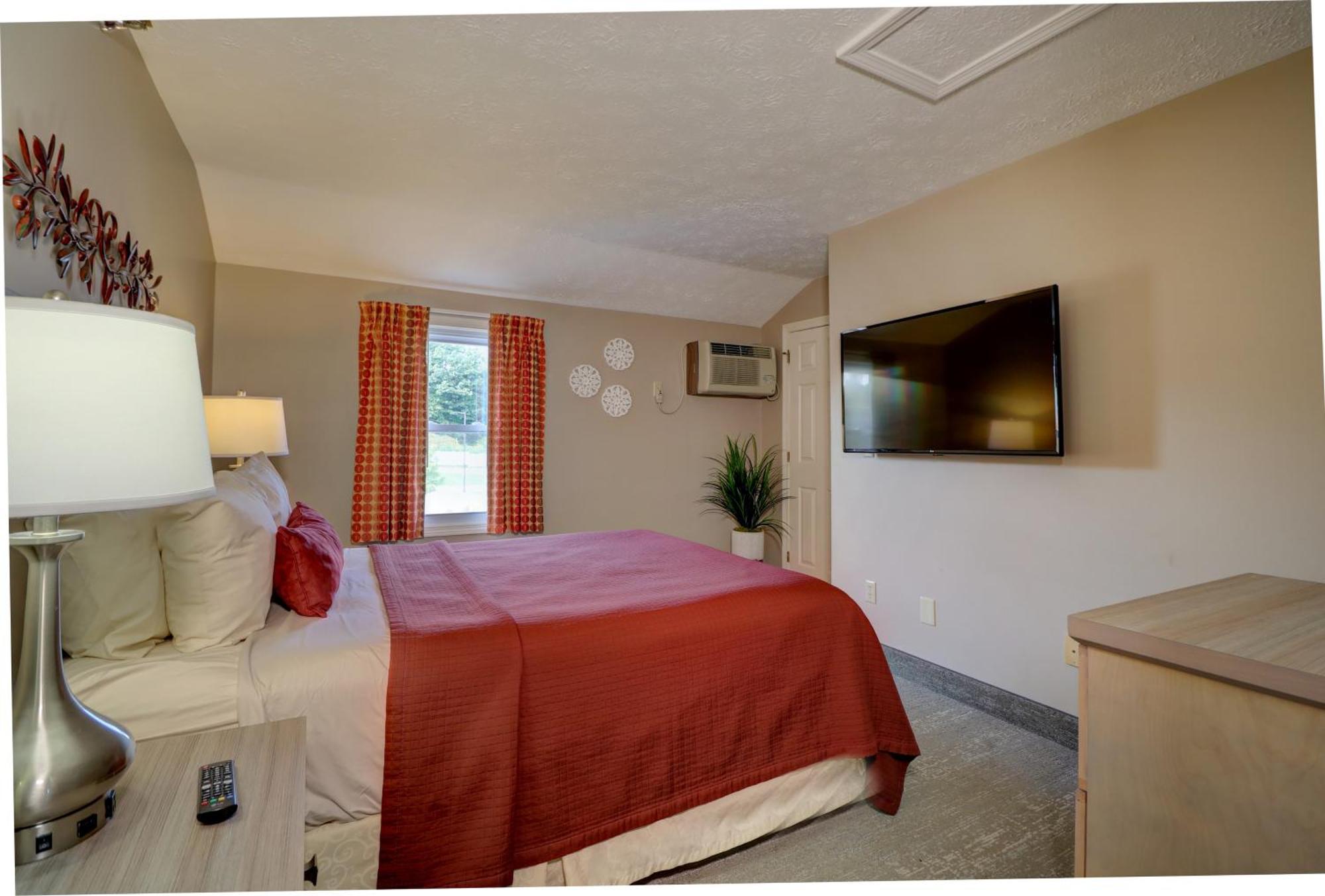 2 Bedroom Loft Suite or Queen bed