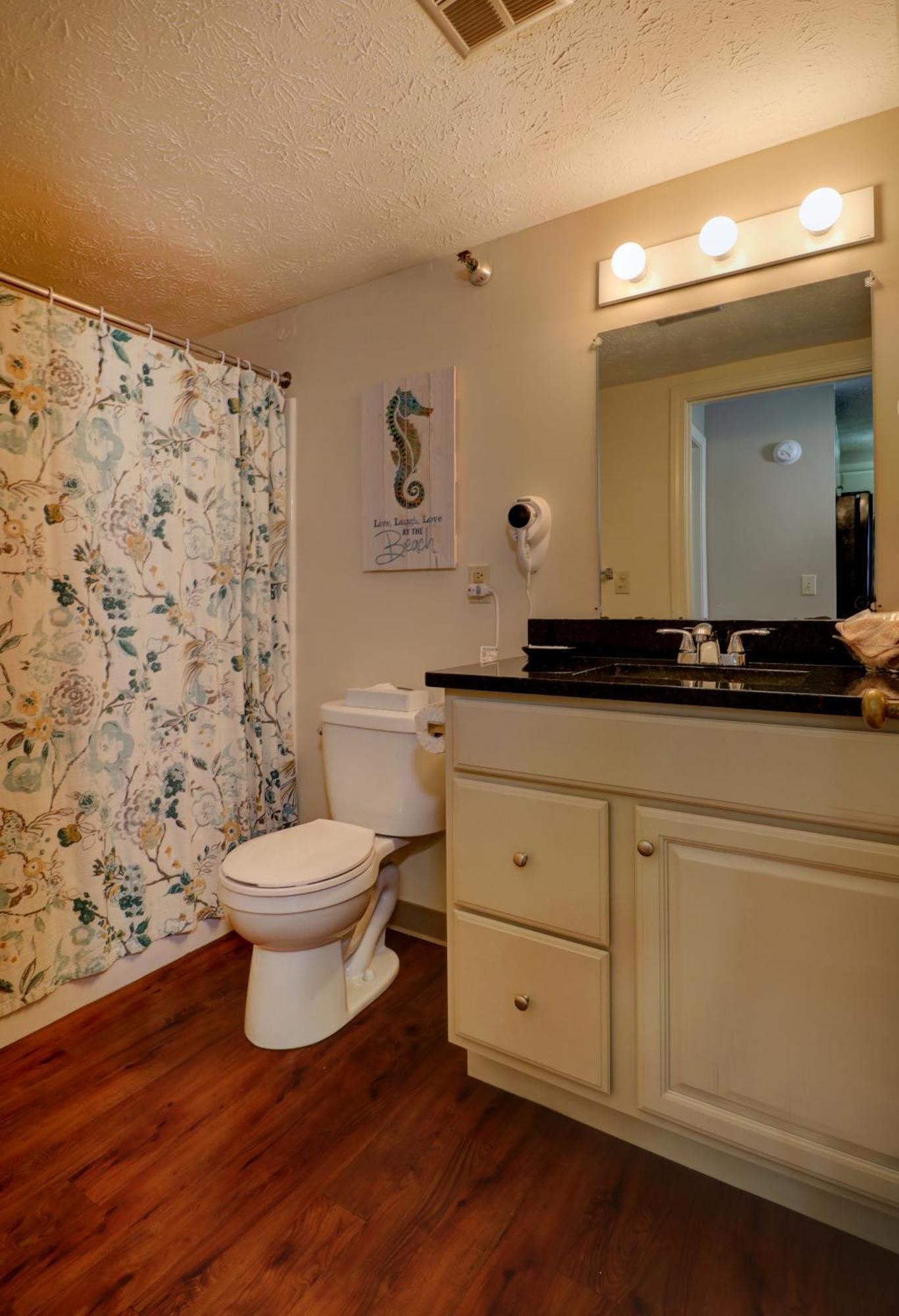 2 Bedroom Loft Suite or Queen bed
