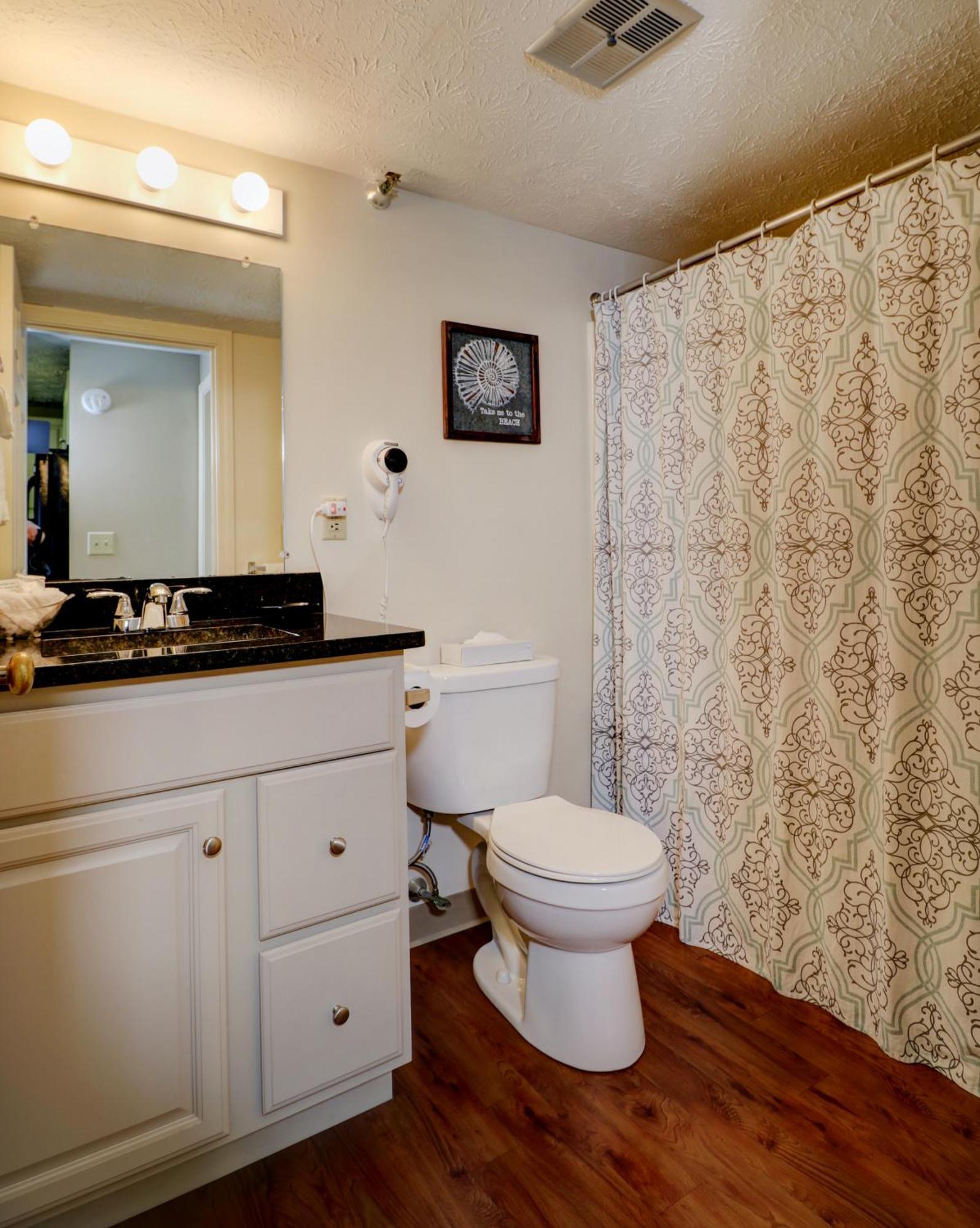 2-Bedroom Suite or Queen bed