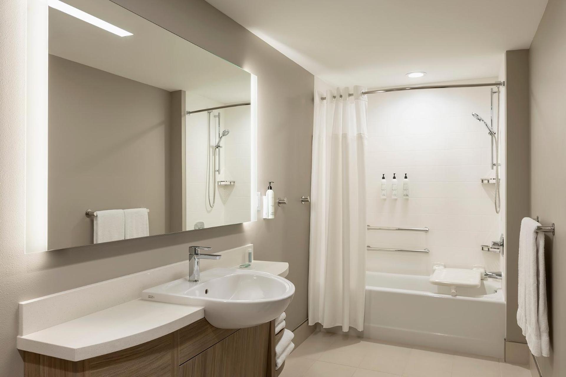 Studio King Suite- Mobility/Hearing Accessible with Tub