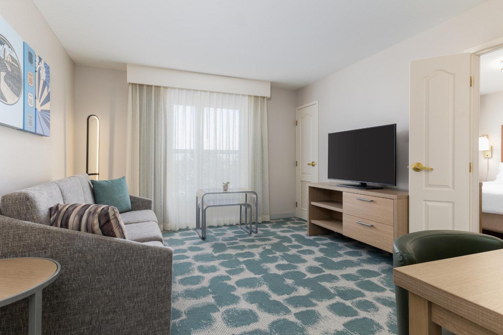 One-Bedroom King Suite Non-Smoking