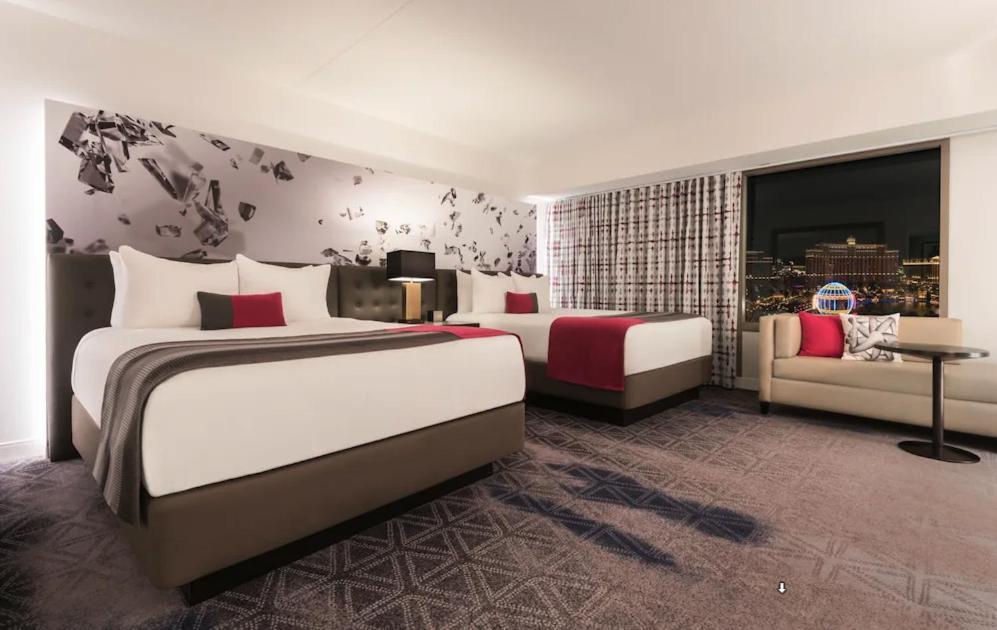 Ultra Panorama Suite 2 Queen Beds + 1 King Bedroom