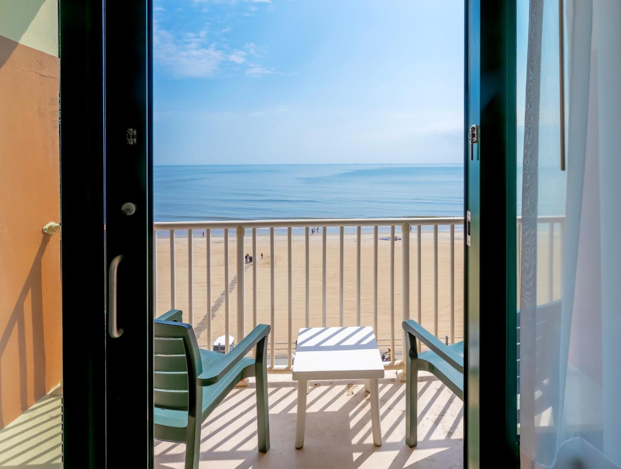 Oceanfront Standard King Room Sofa Bed