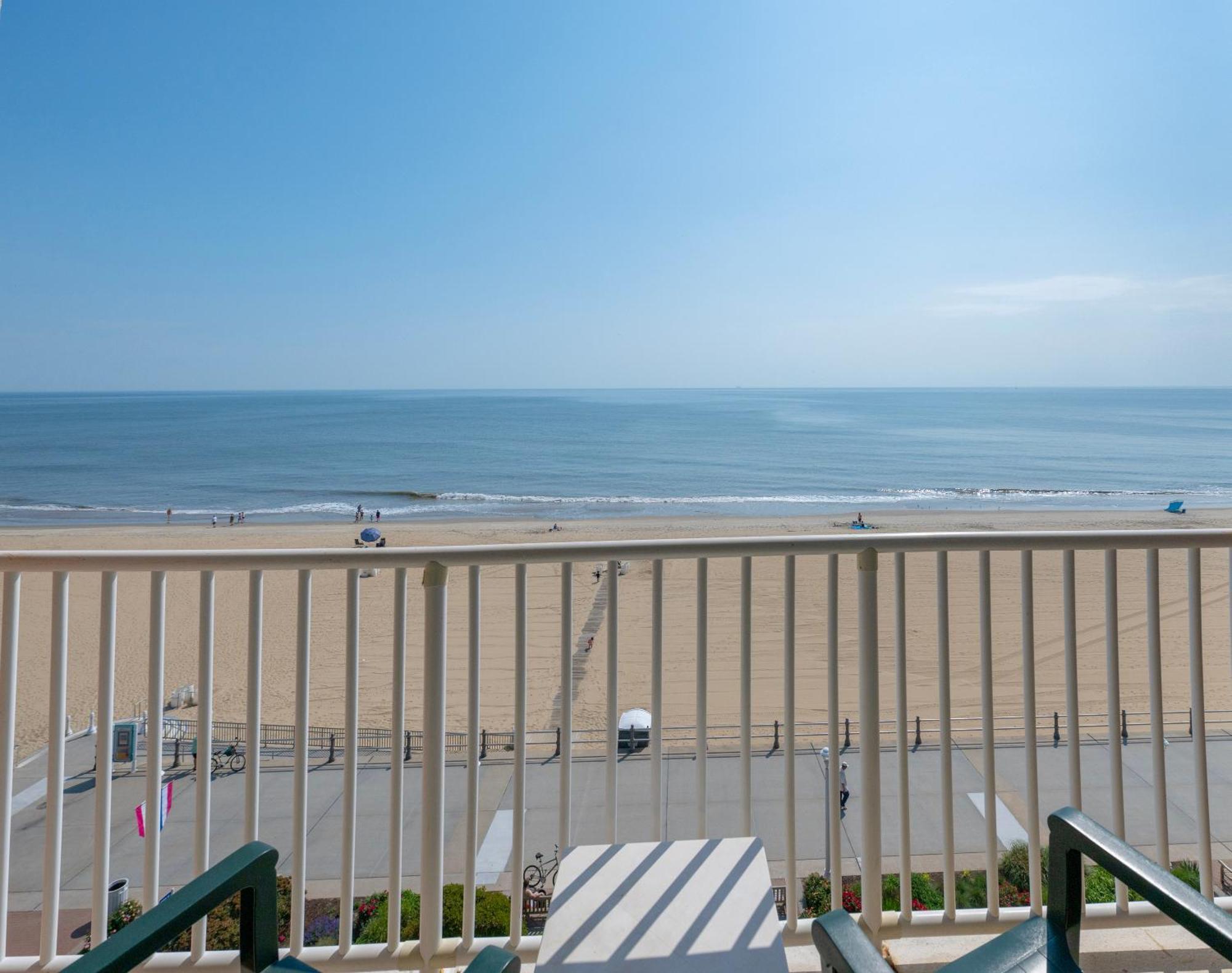 One-Bedroom Queen Suite Sofa Bed Oceanfront