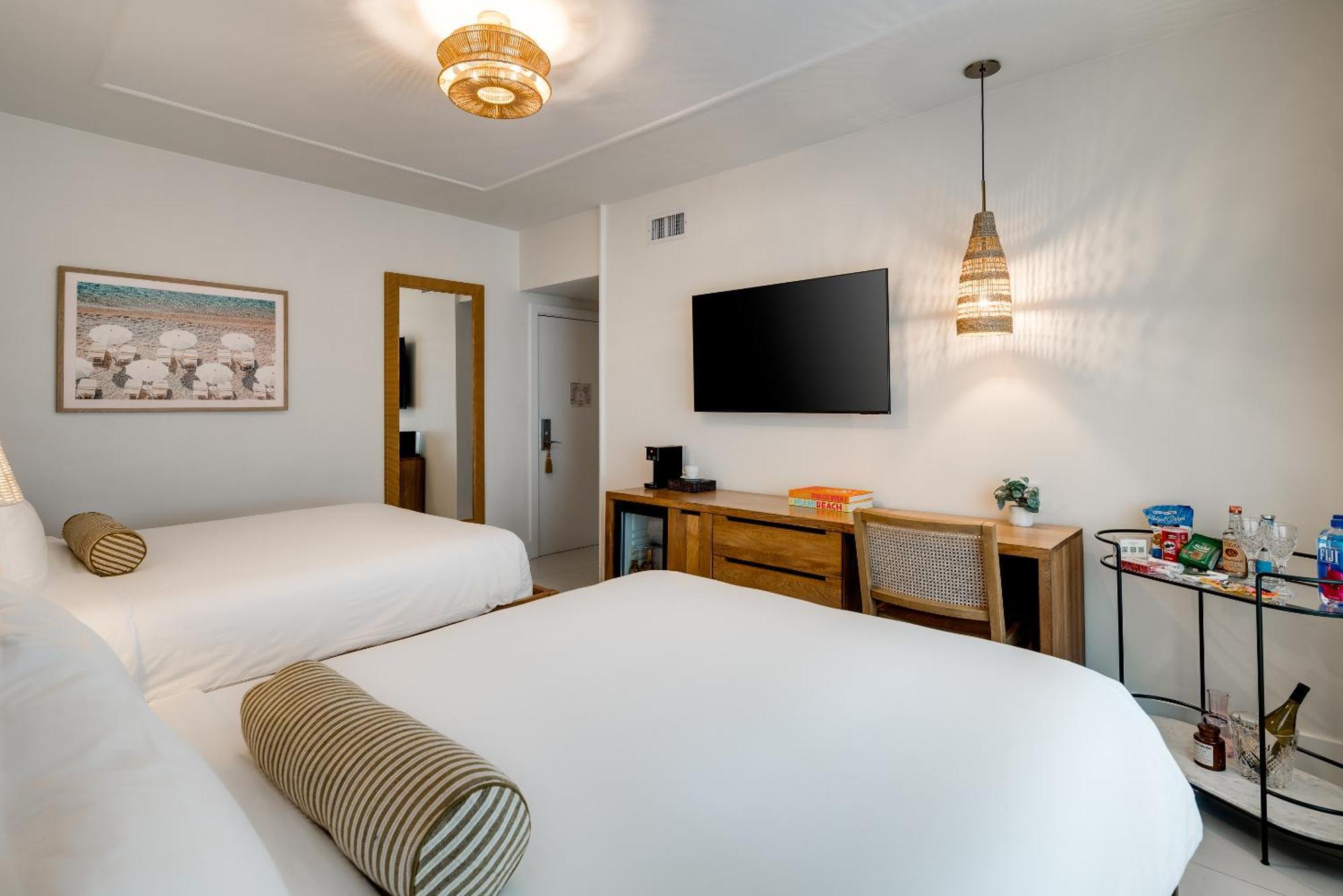 Standard Double Queen Room