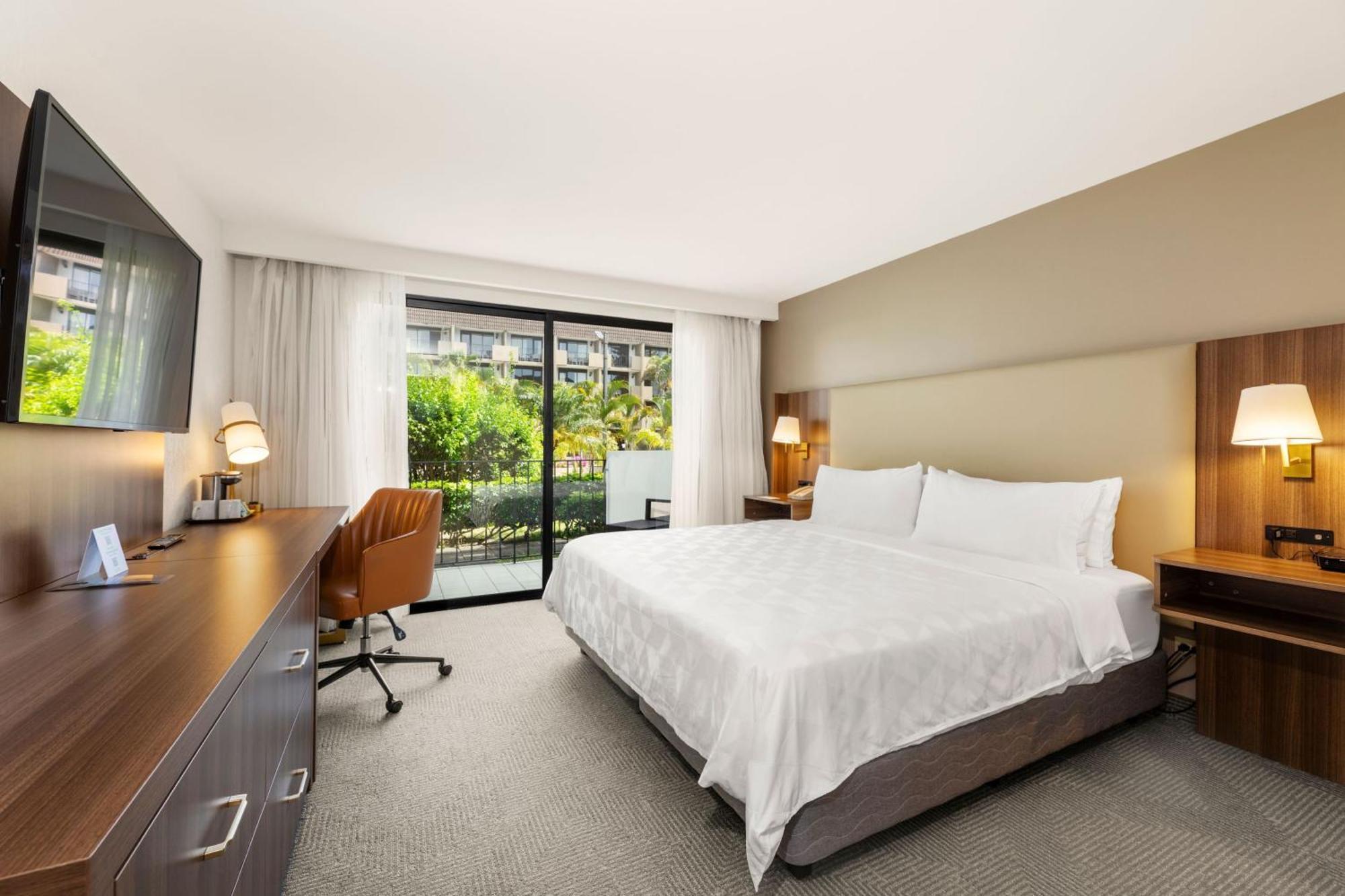 Standard King Room with Garden View