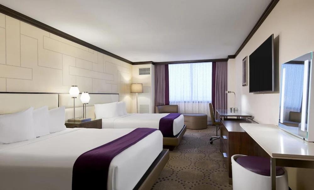 Coastal Tower Corner Suite King 2 Queen Connector Non Smoking