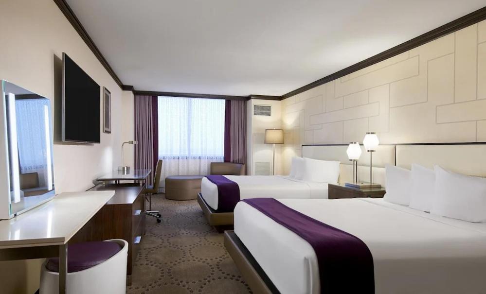 Coastal Tower Corner Suite King 2 Queen Connector Non Smoking