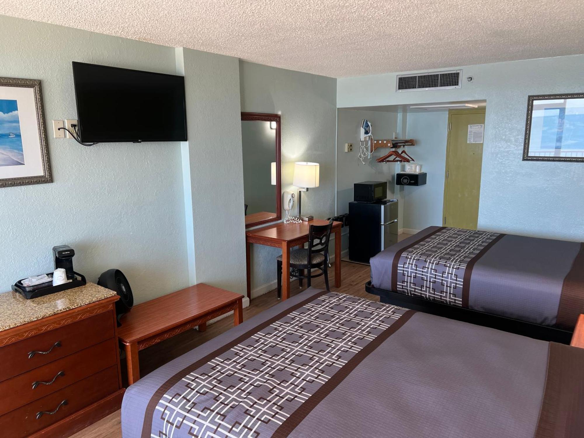 Standard Room w or Two Queen Beds Non-Smoking Oceanfront