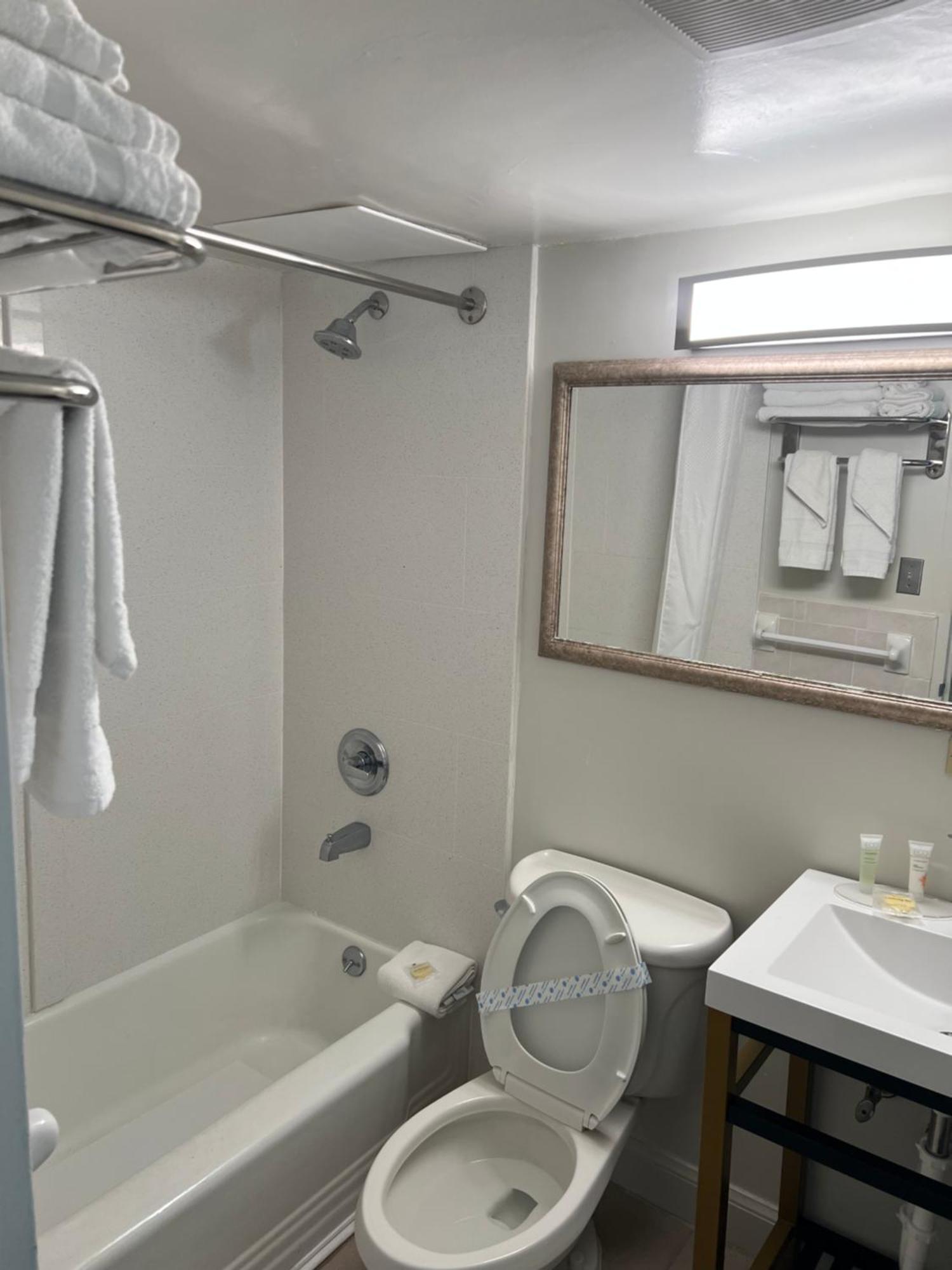 Standard Room w or Two Queen Beds Non-Smoking Oceanfront
