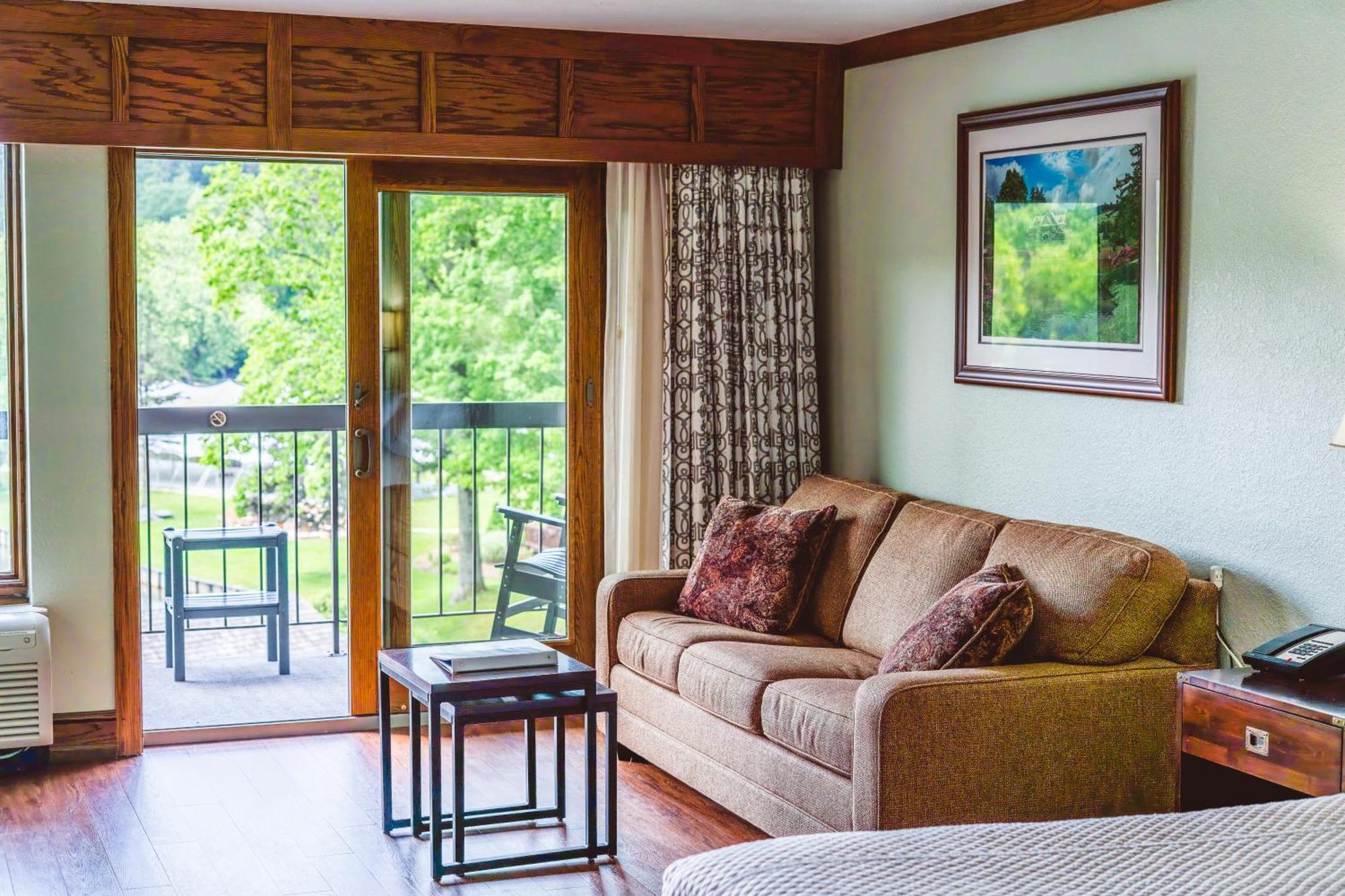 King Lakeview Balcony