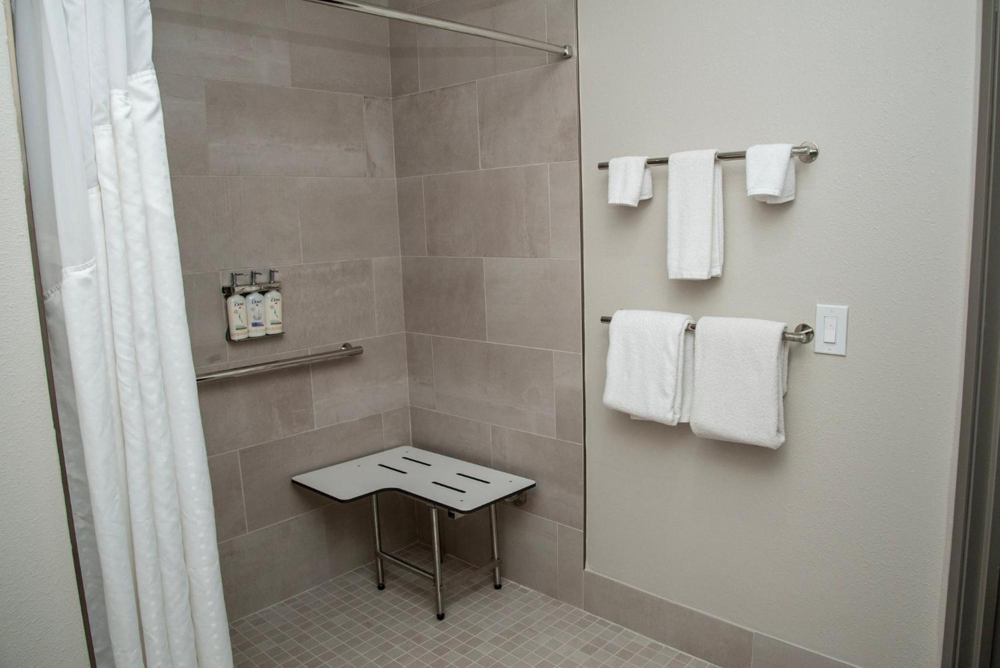 Queen Room Mobility Access Roll Shower