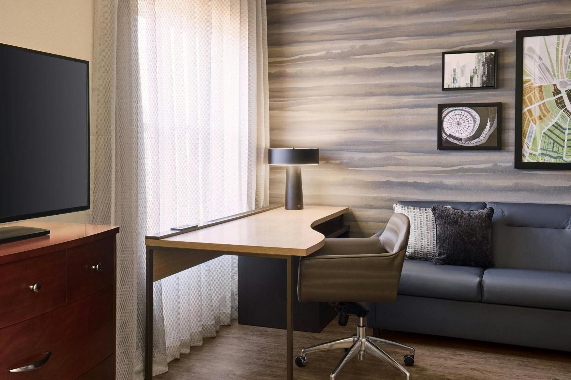 1 Bedroom 2 room Suite 2 Queen Sofa bed