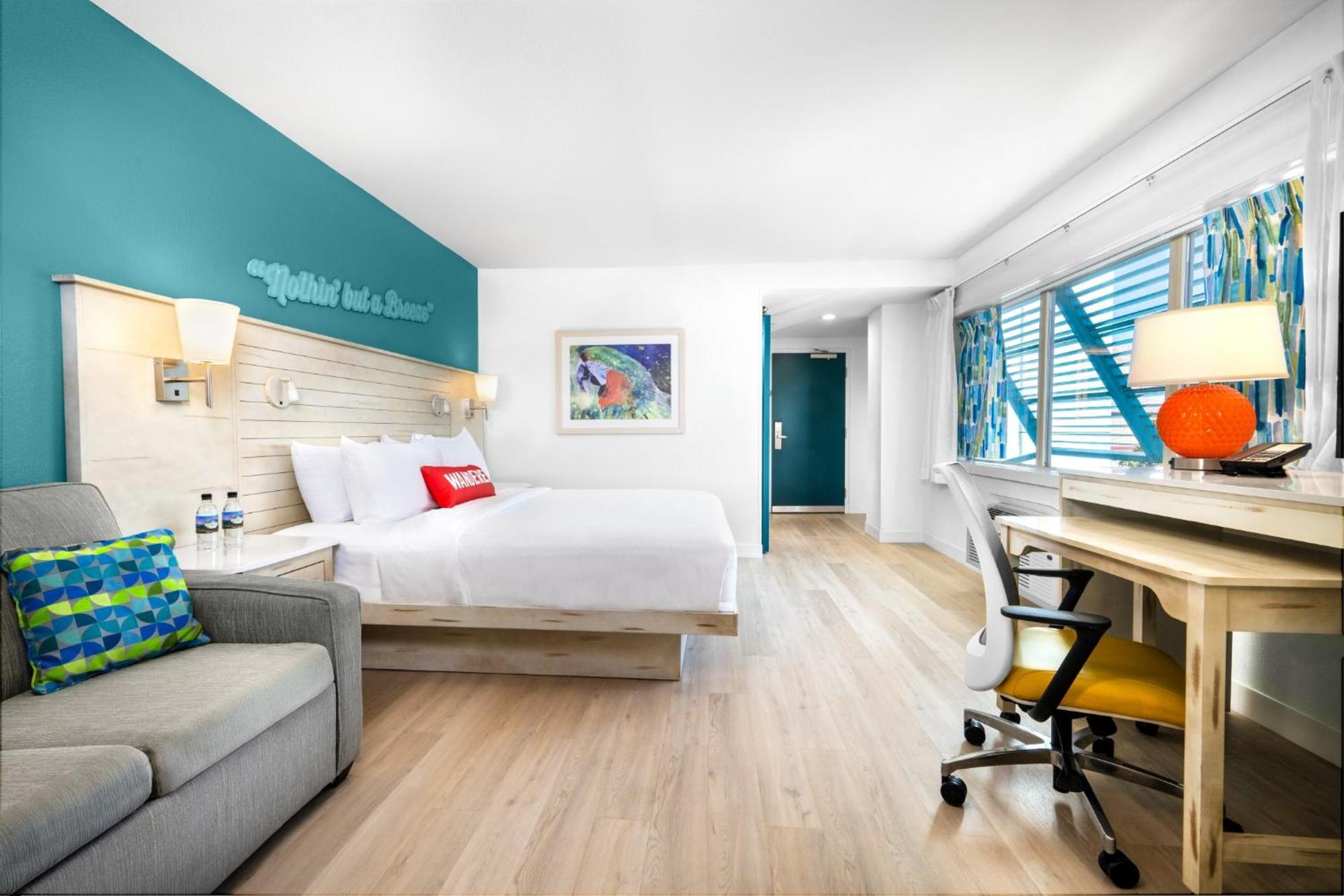 Island King Deluxe with Sleeper Sofa